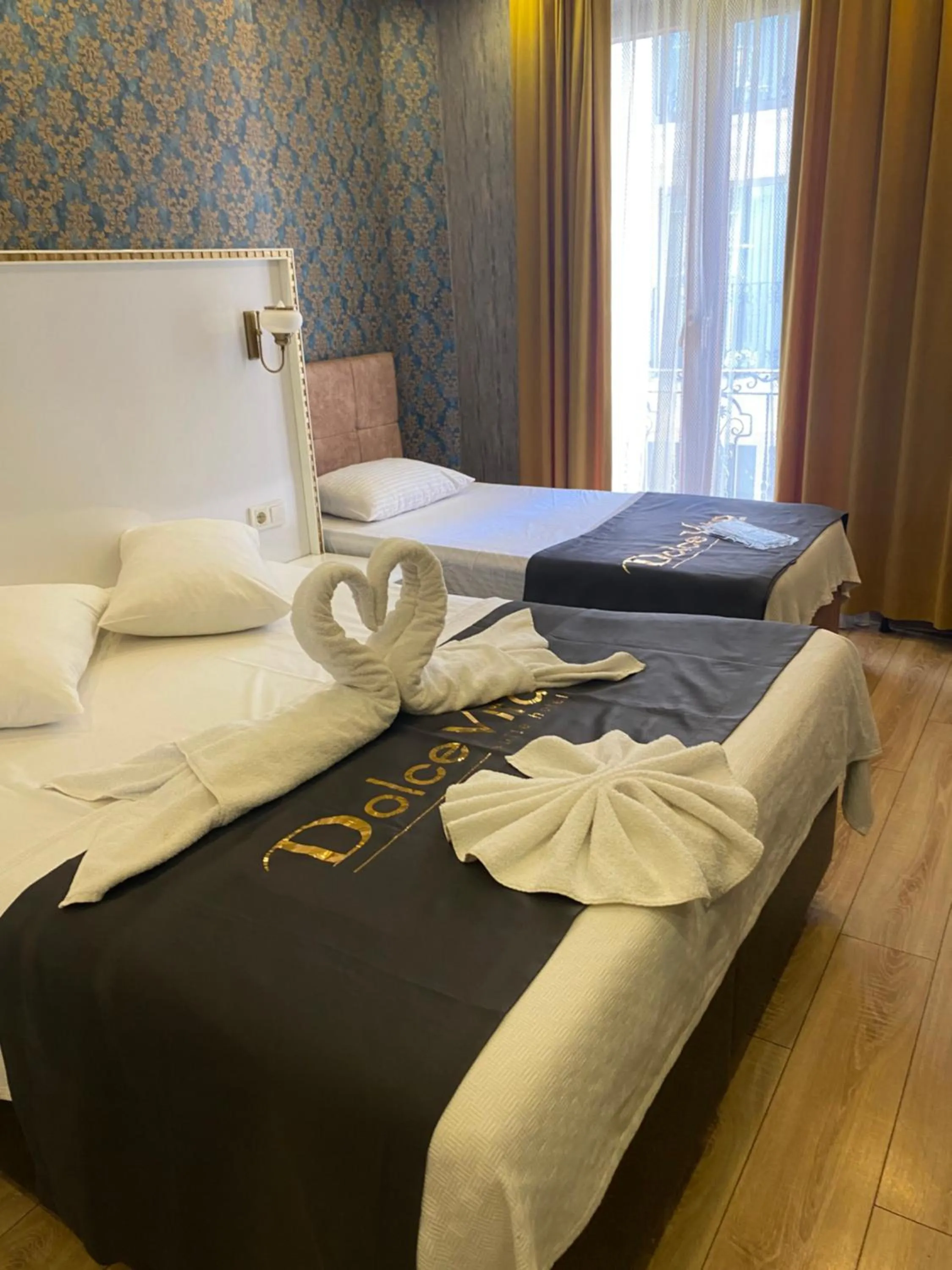 Bedroom, Bed in Dolce Vita Suite Hotel