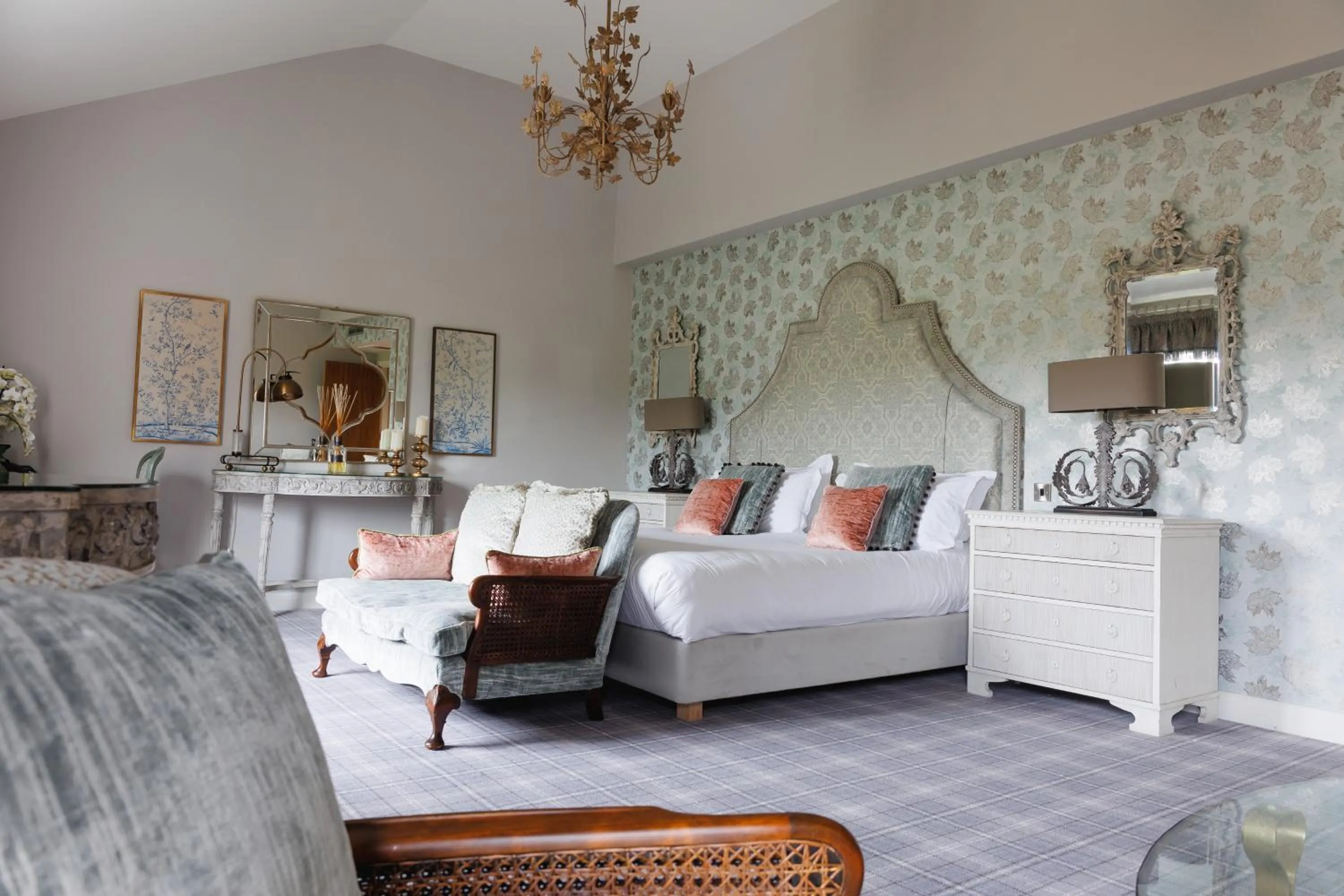 Bed in Peak Edge Hotel