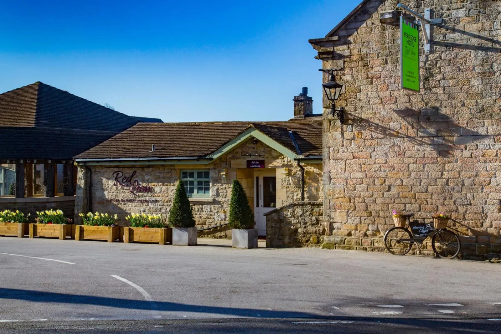 Facade/entrance in Peak Edge Hotel