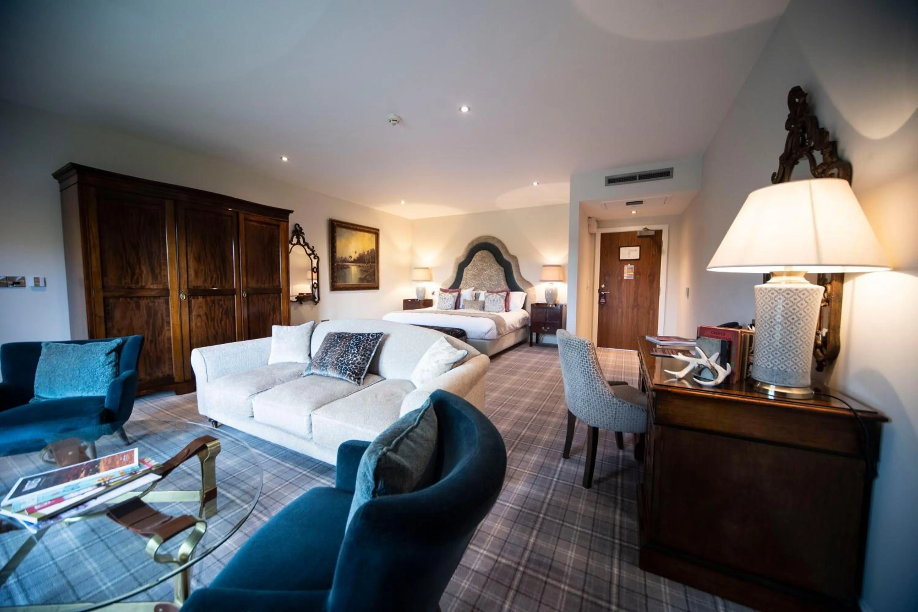 Photo of the whole room, Bed in Peak Edge Hotel