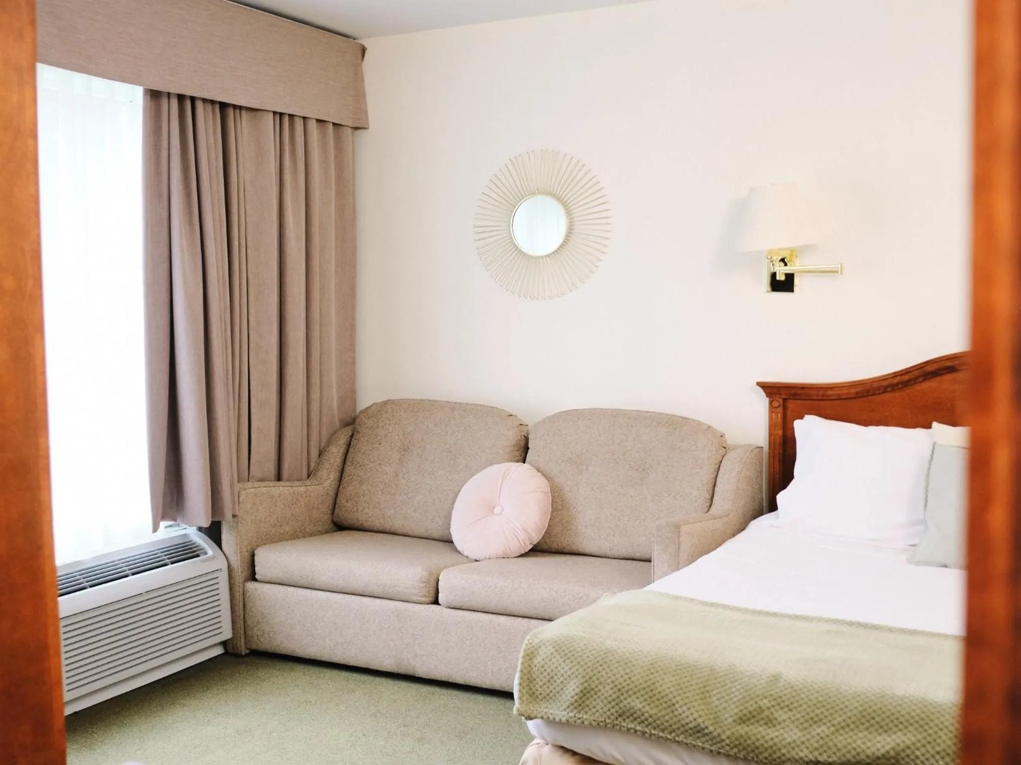 Bed in BATTURES Hotel Fjord Saguenay