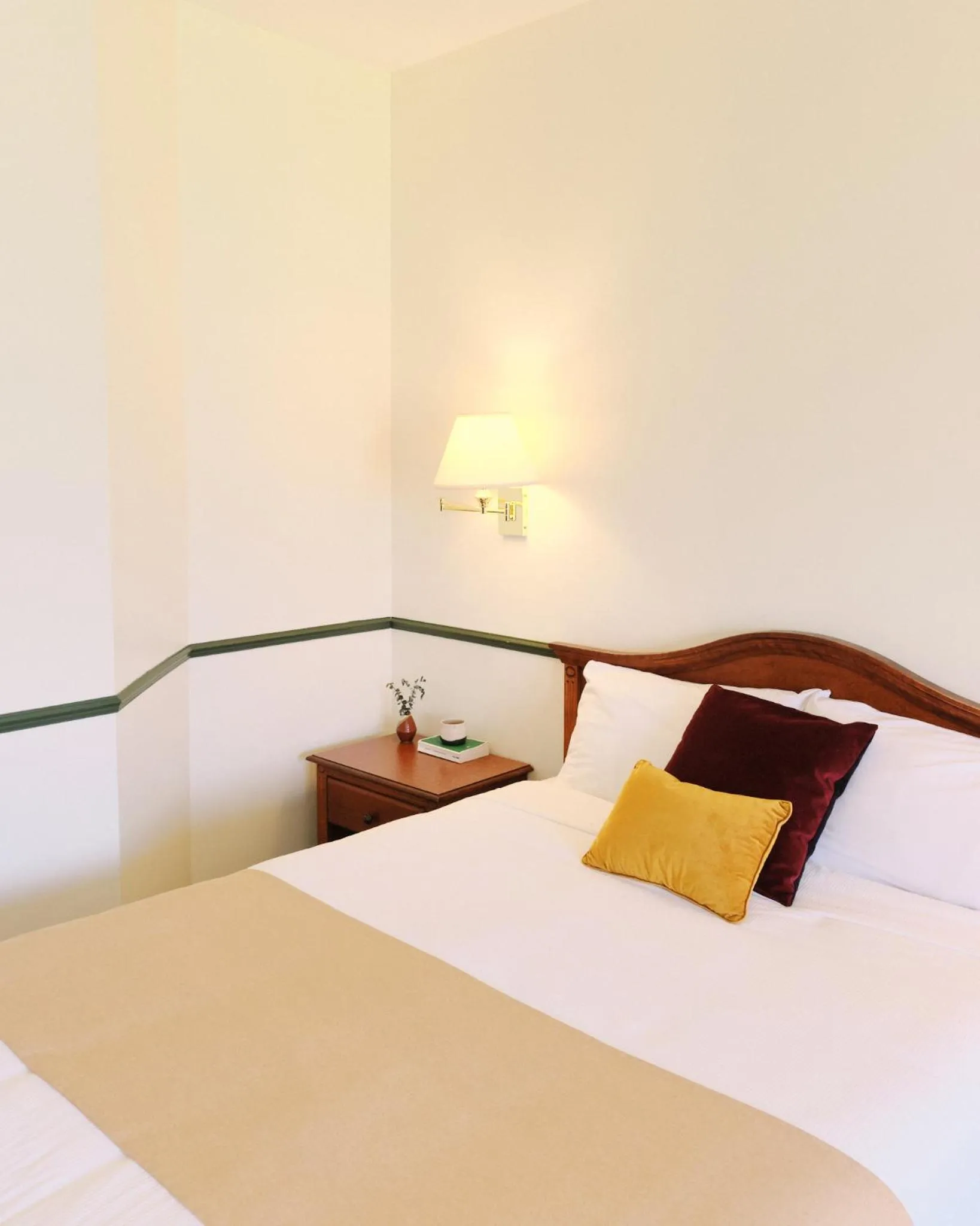 Bed in BATTURES Hotel Fjord Saguenay