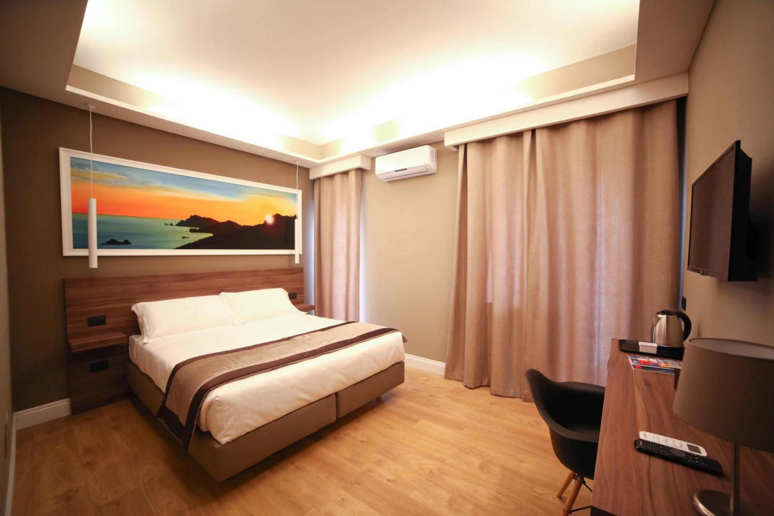 Bed in 7th Floor Suite