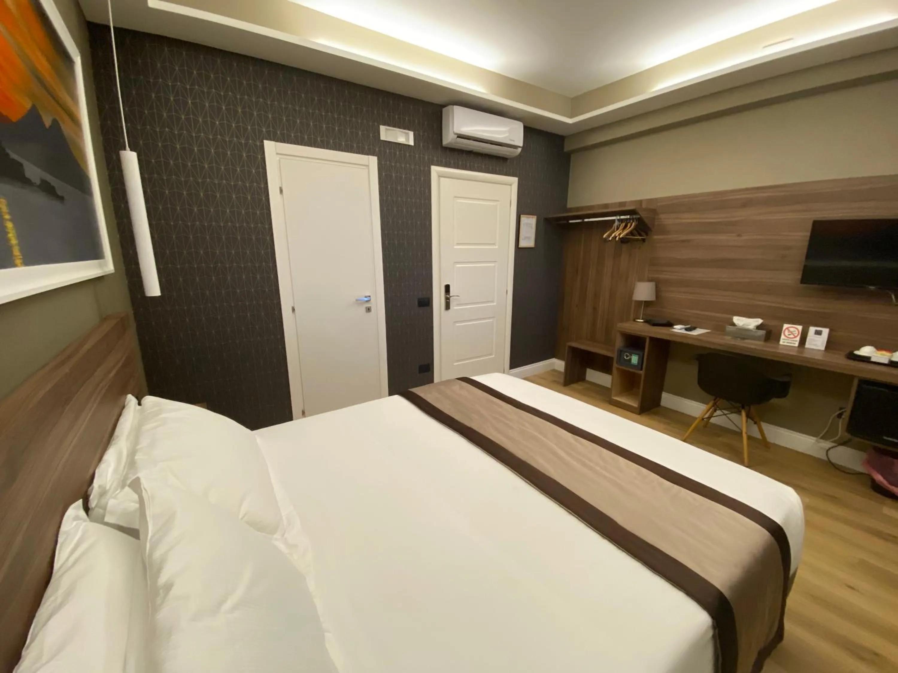 Bed in 7th Floor Suite