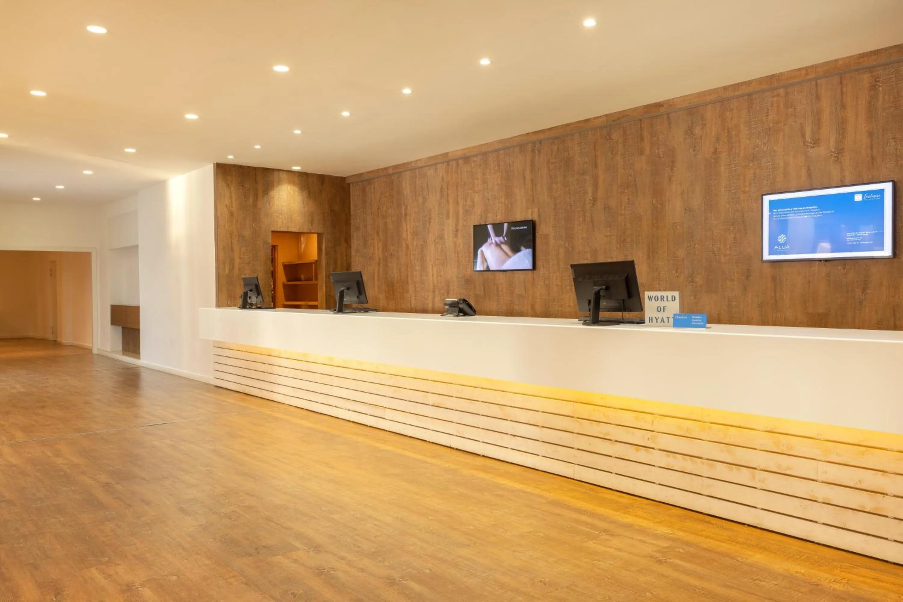 Lobby or reception in Alua Calas de Mallorca Resort