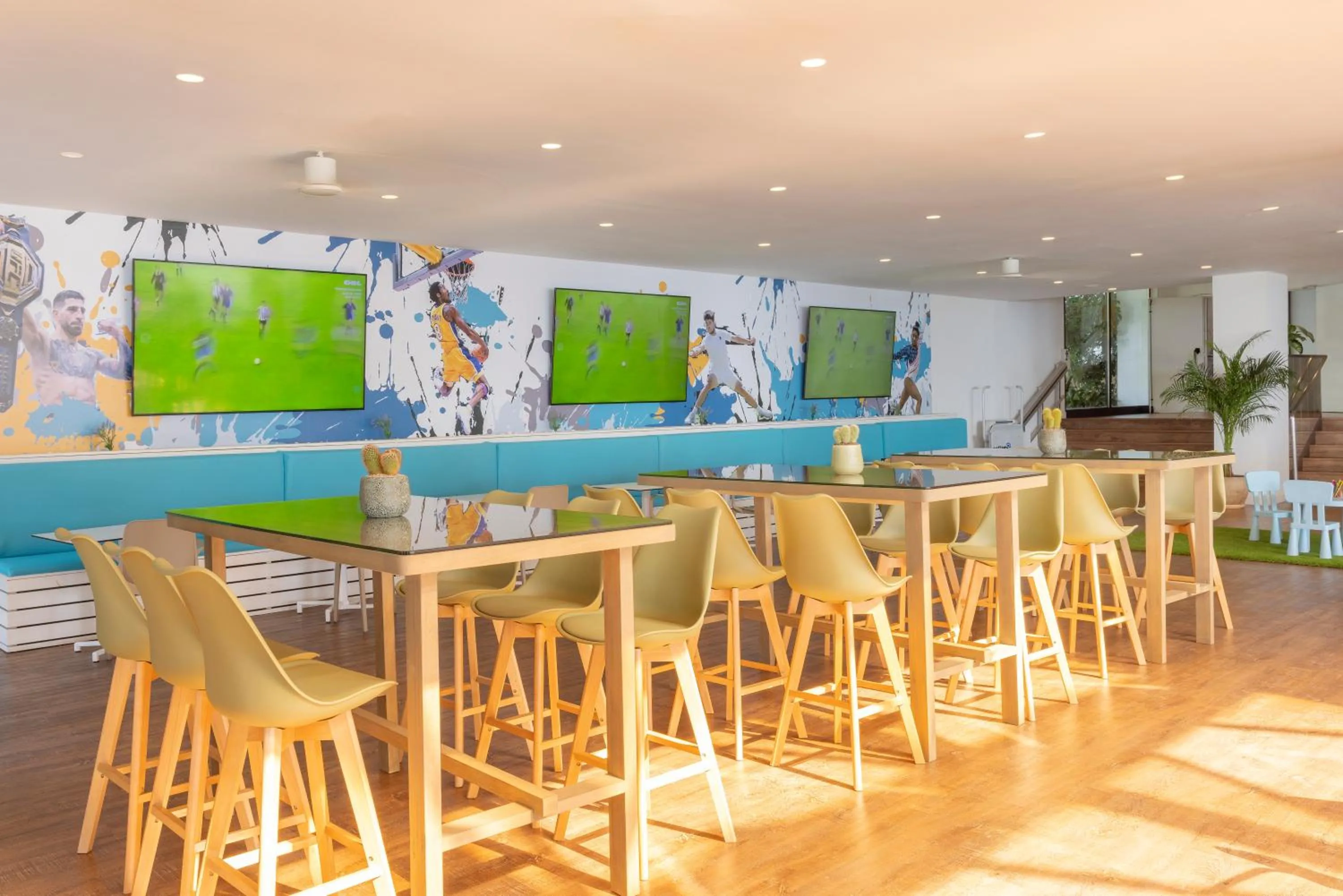 Lounge or bar in Alua Calas de Mallorca Resort