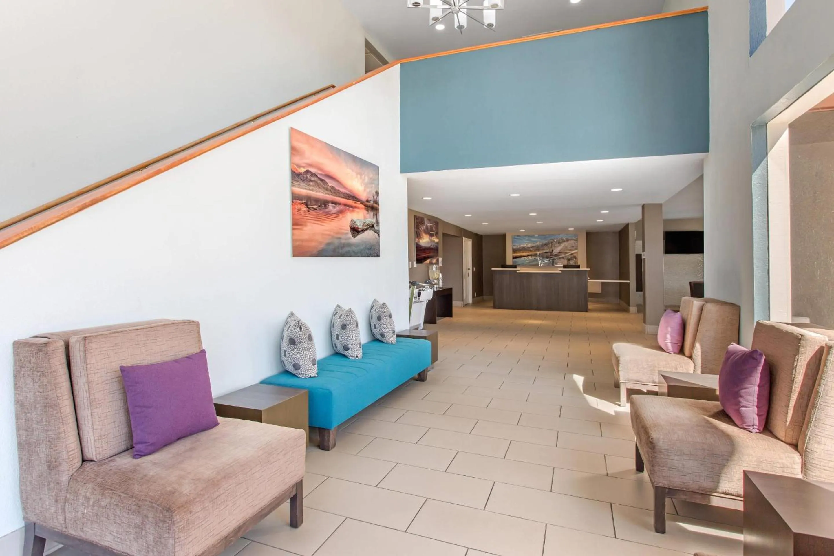 Lobby or reception in Cielo Hotel Bishop-Mammoth, an Ascend Collection Hotel