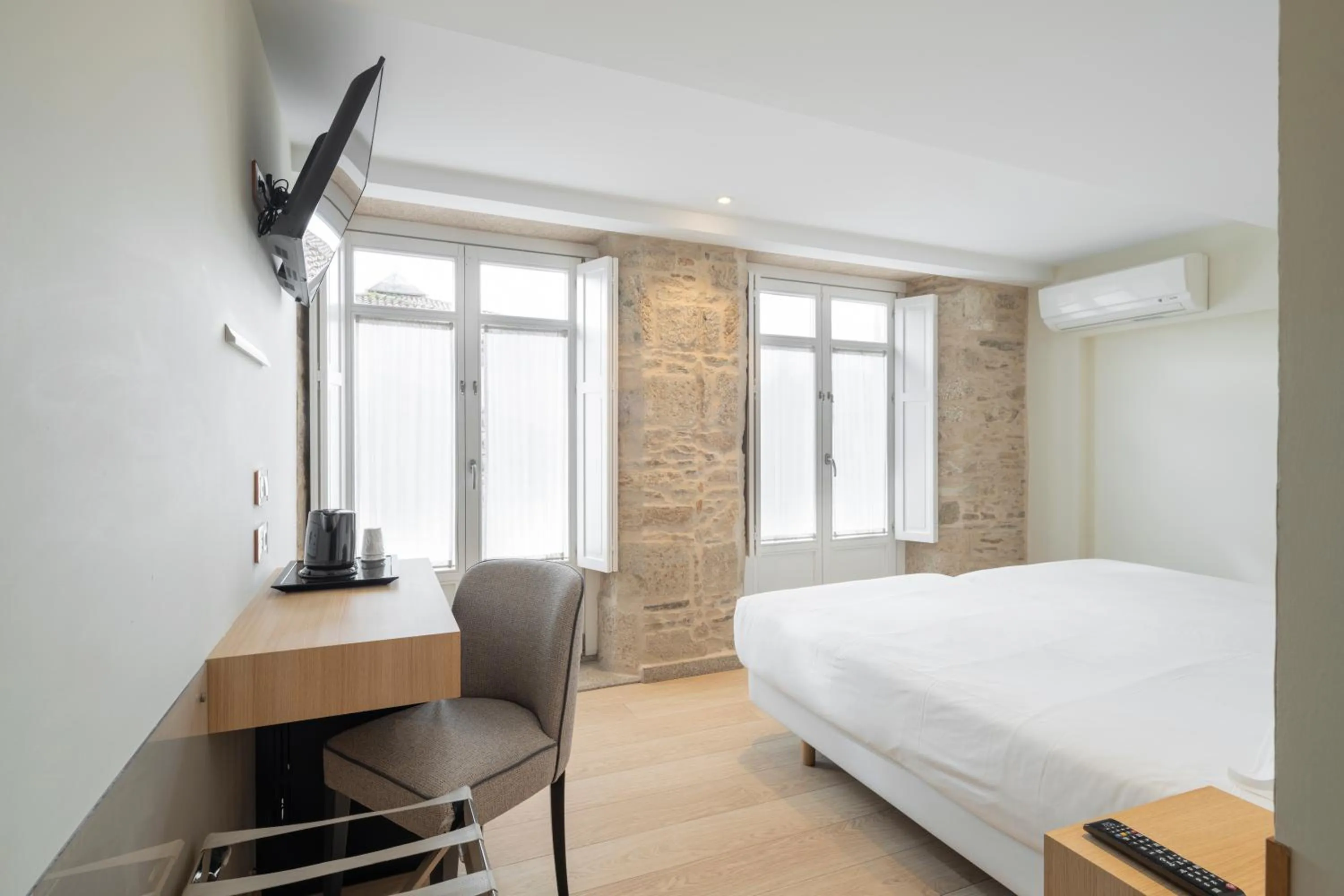 Bedroom, Bed in Hotel Praza Quintana