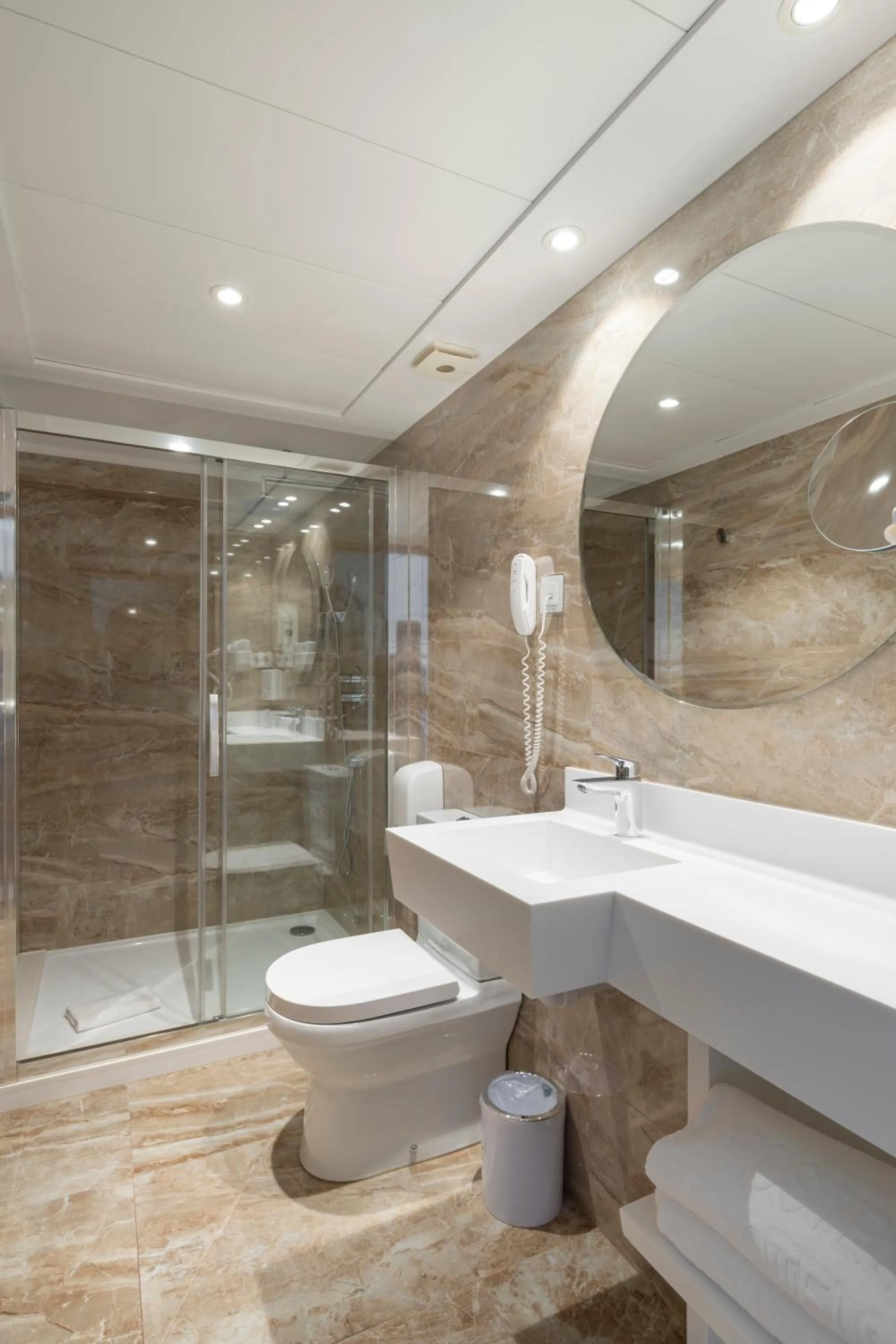 Bathroom in Hotel Praza Quintana