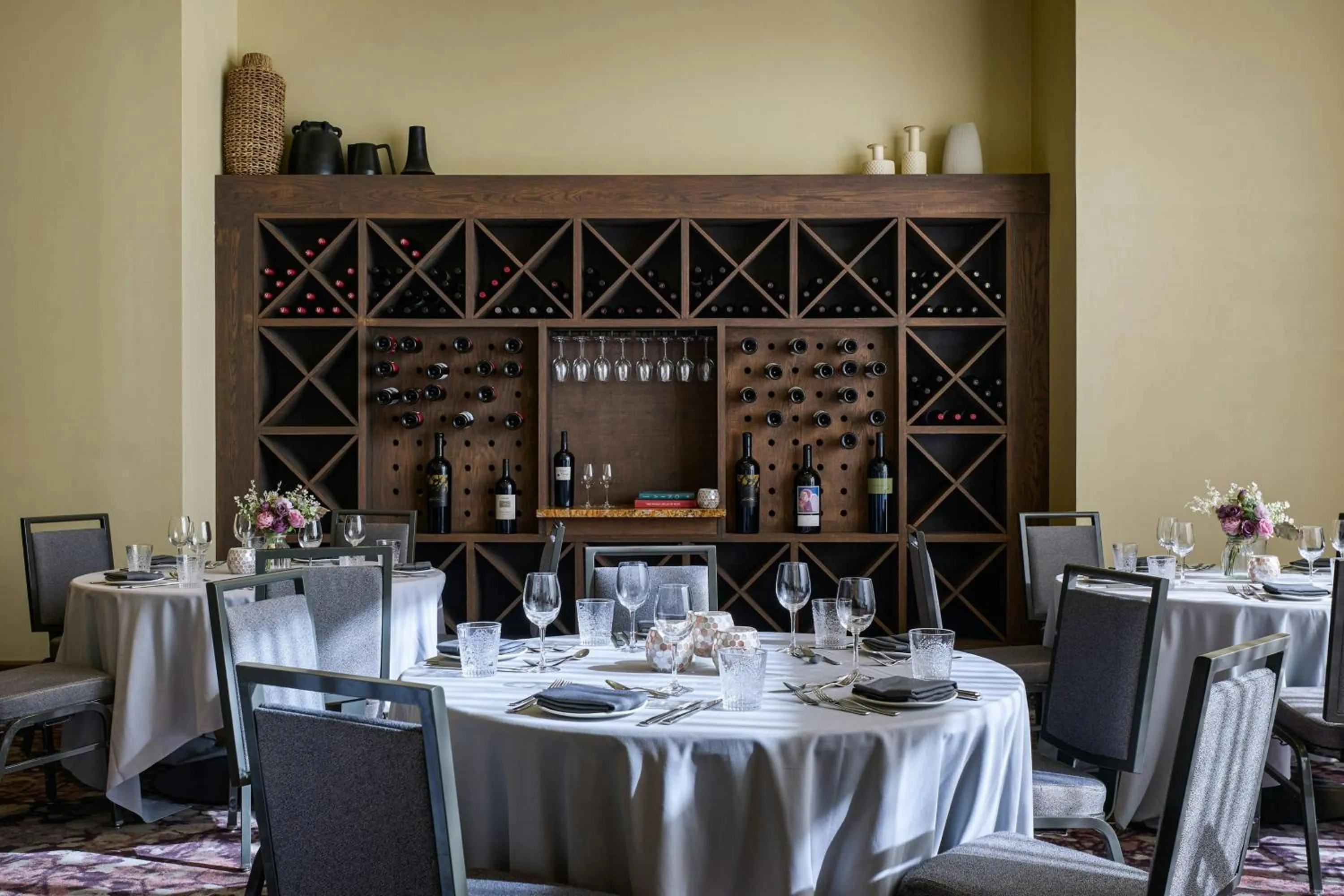 Lounge or bar in Sheraton Phoenix Downtown