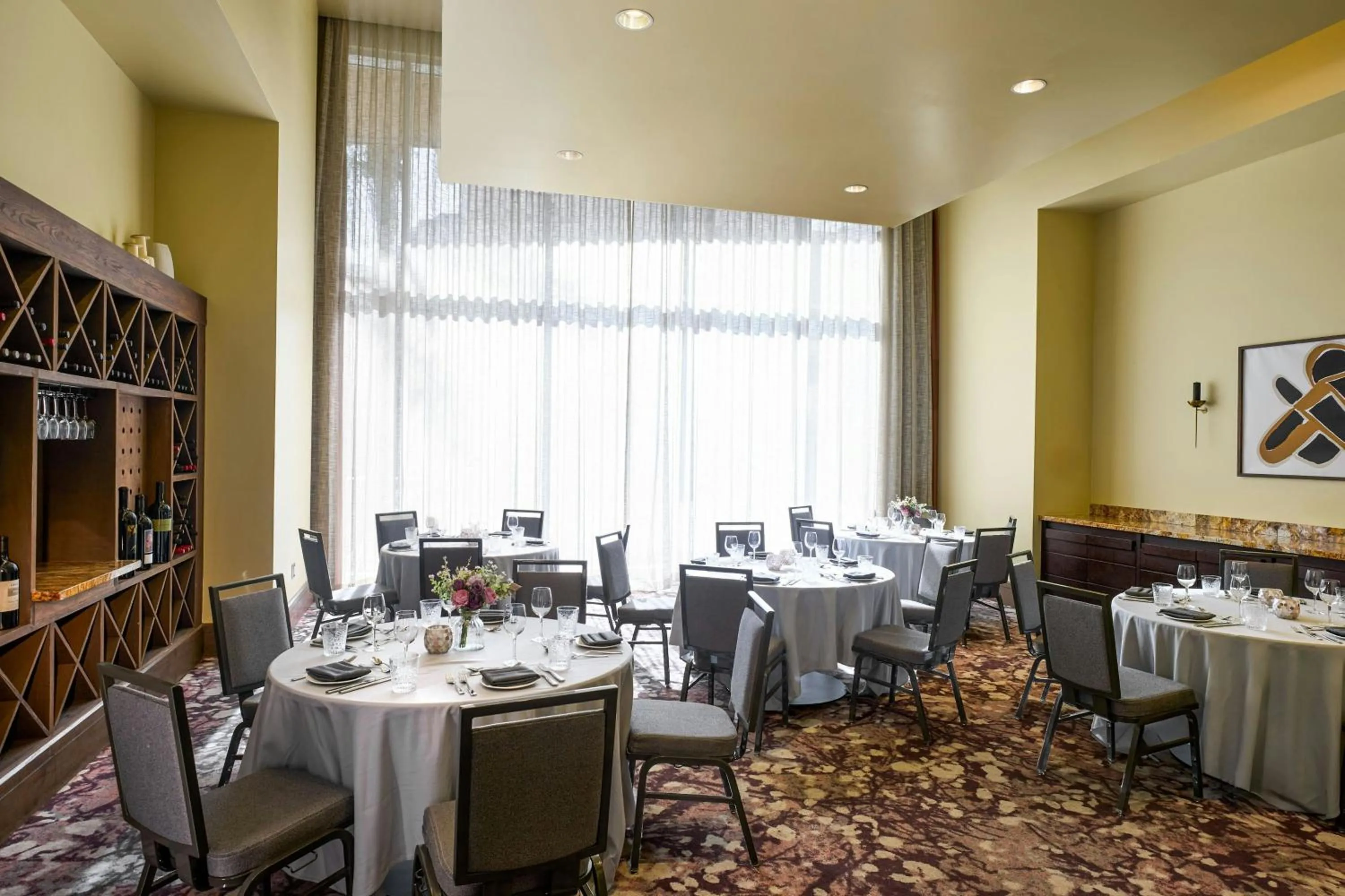 Lounge or bar in Sheraton Phoenix Downtown