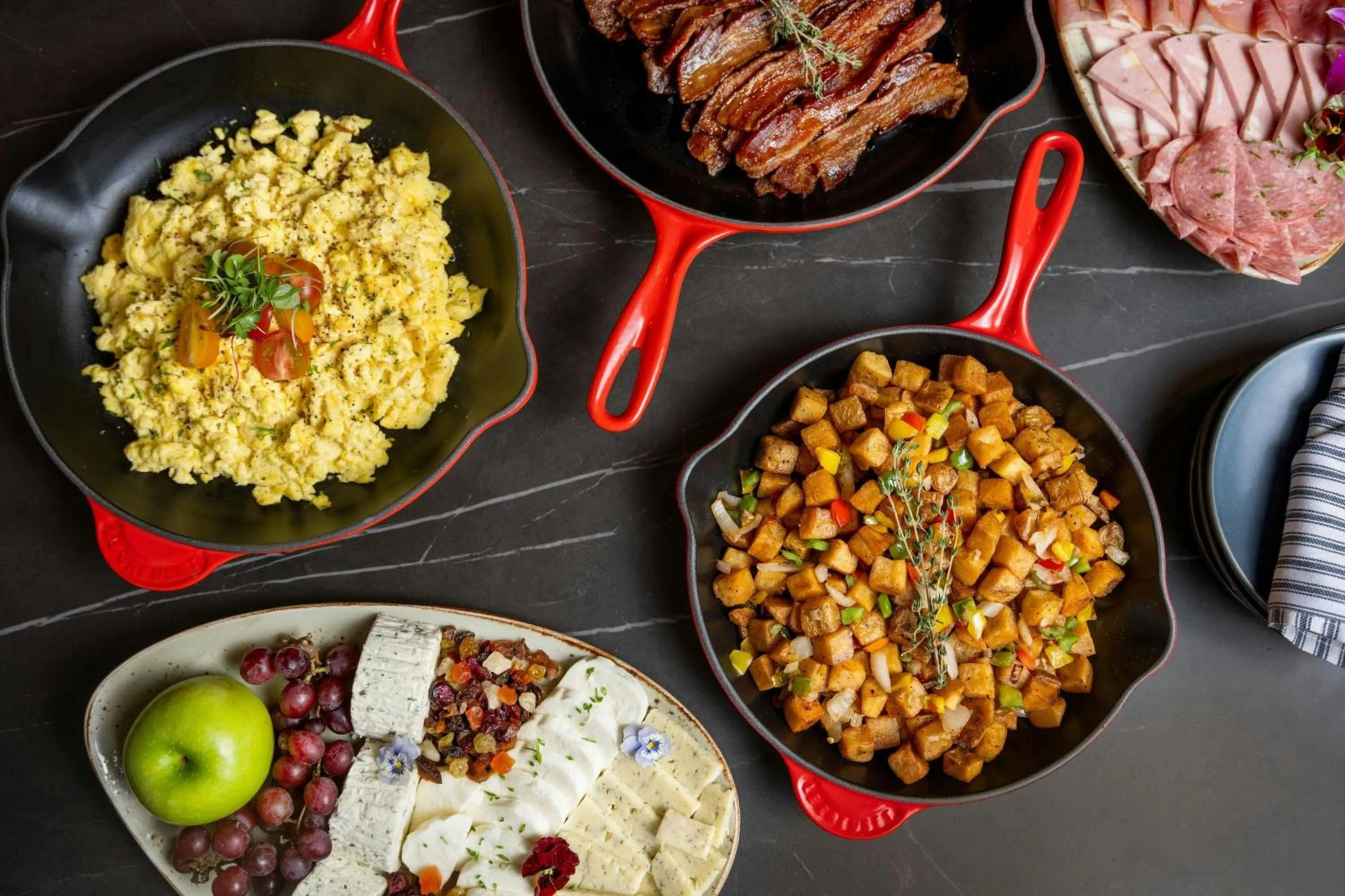 Lounge or bar in Sheraton Phoenix Downtown