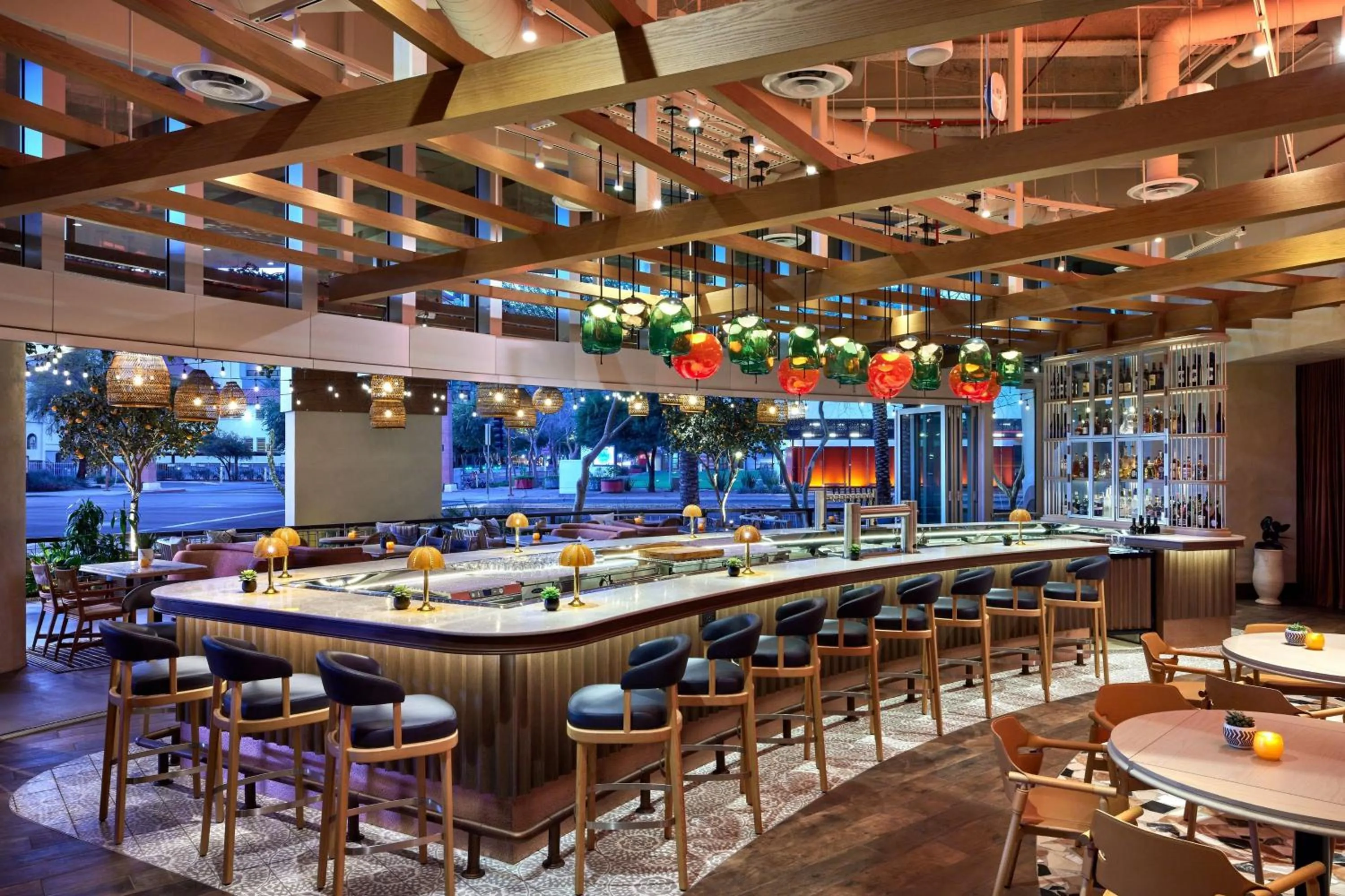 Lounge or bar in Sheraton Phoenix Downtown