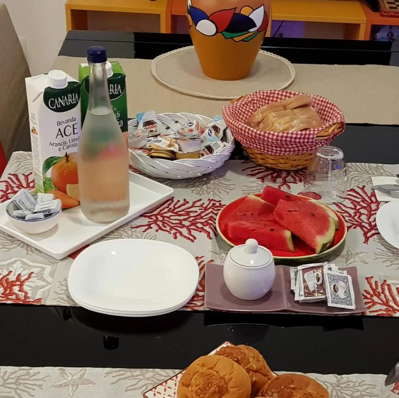 Food and drinks in Aziz b&b