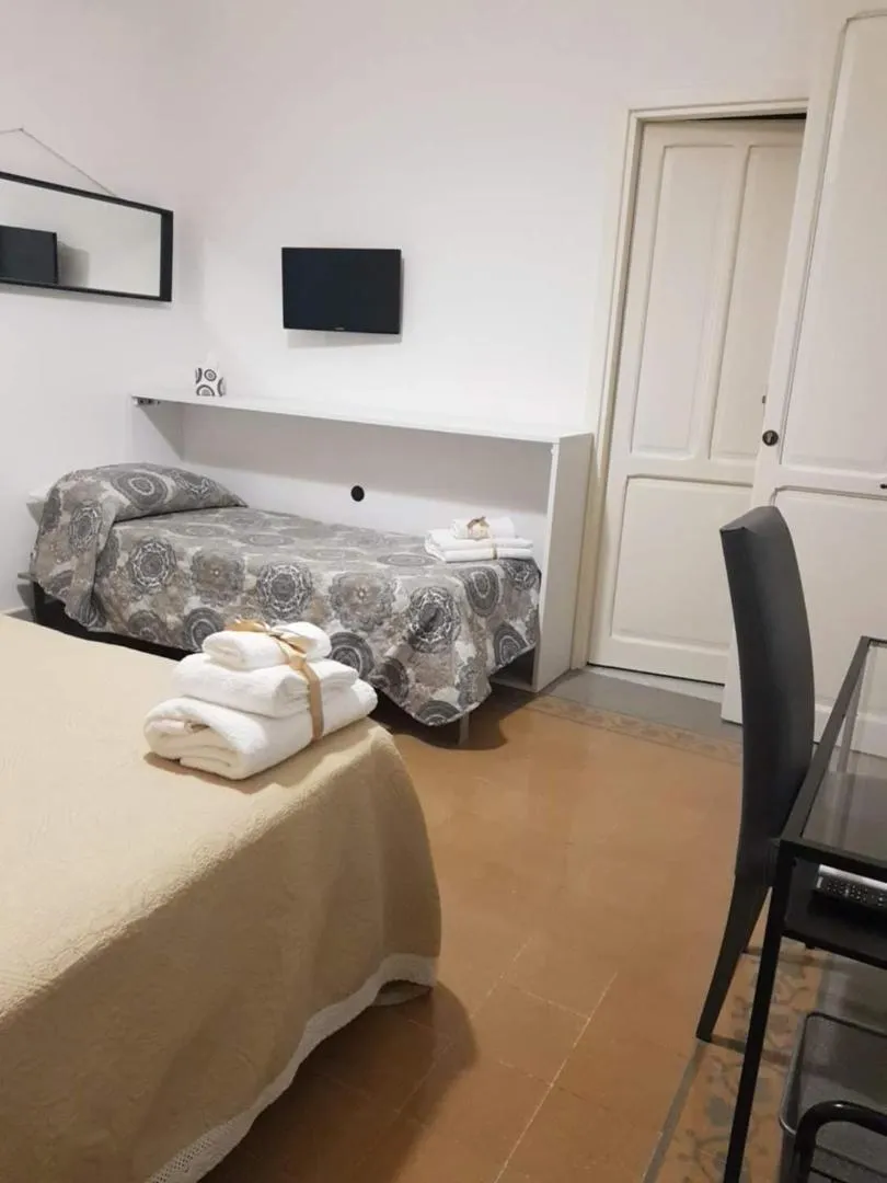 hair dresser, Bed in Aziz b&b