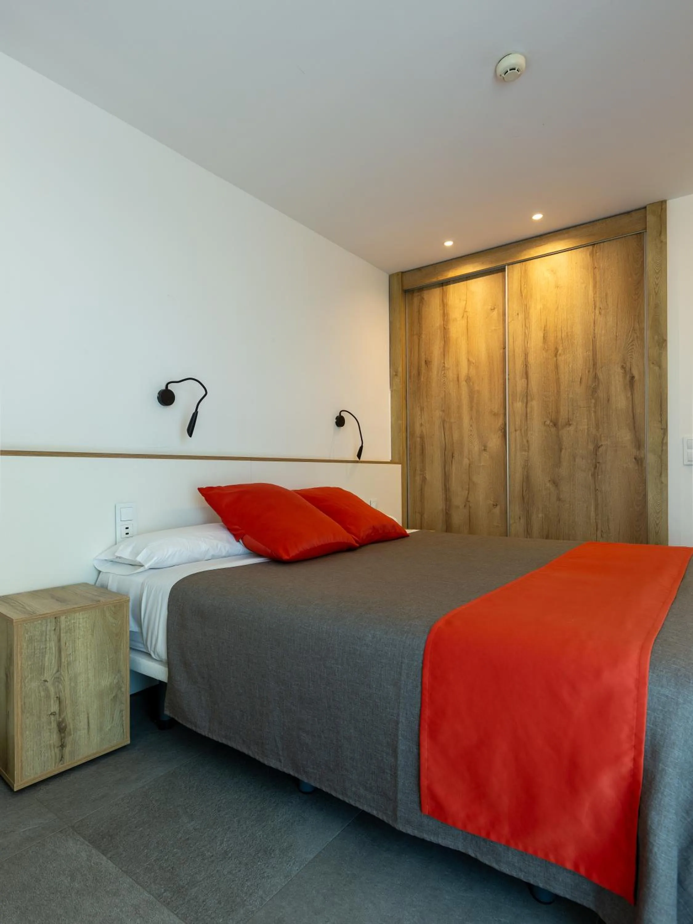 Bedroom, Bed in Apartamentos Sunway Apollo