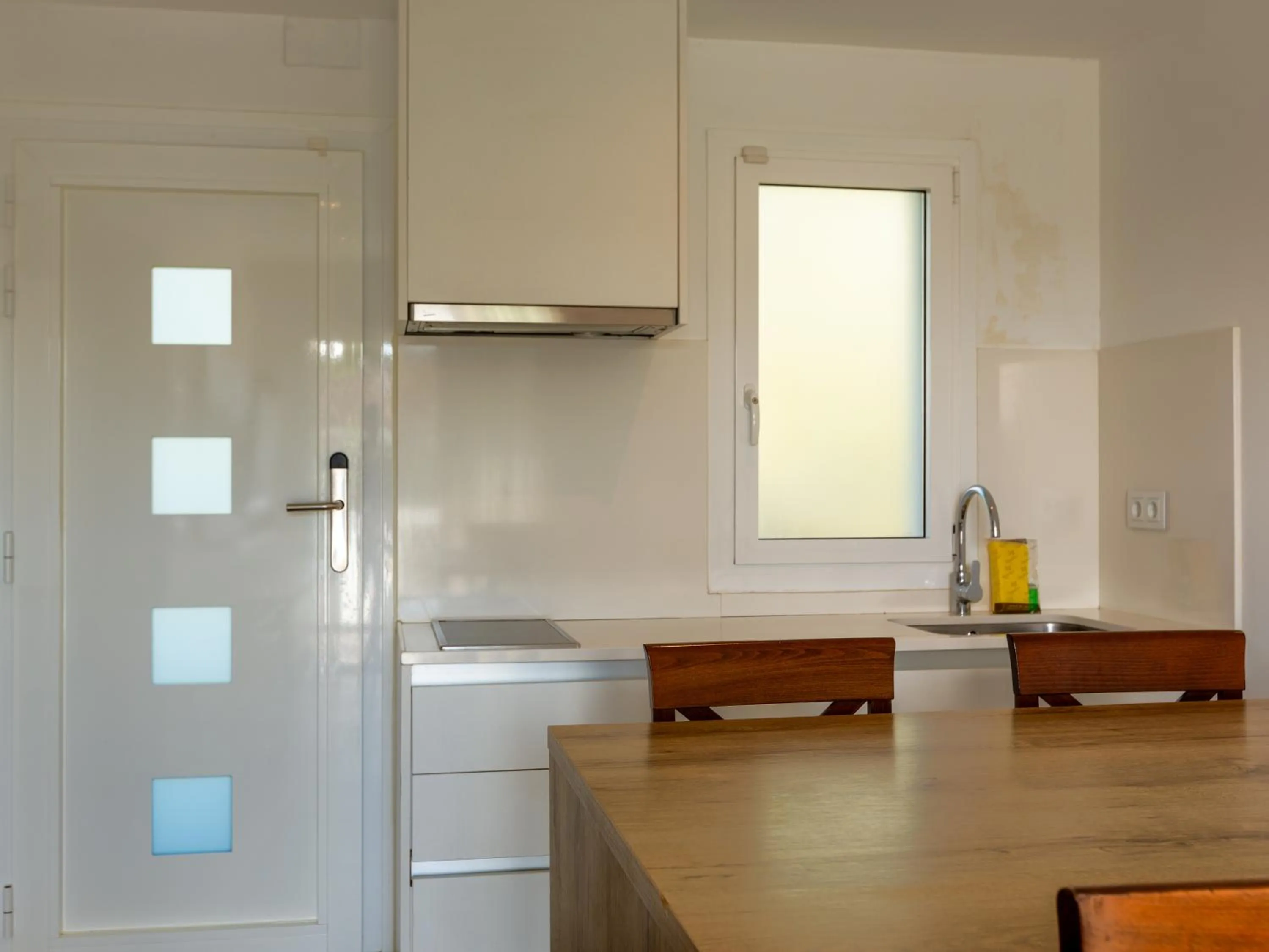 Kitchen or kitchenette in Apartamentos Sunway Apollo