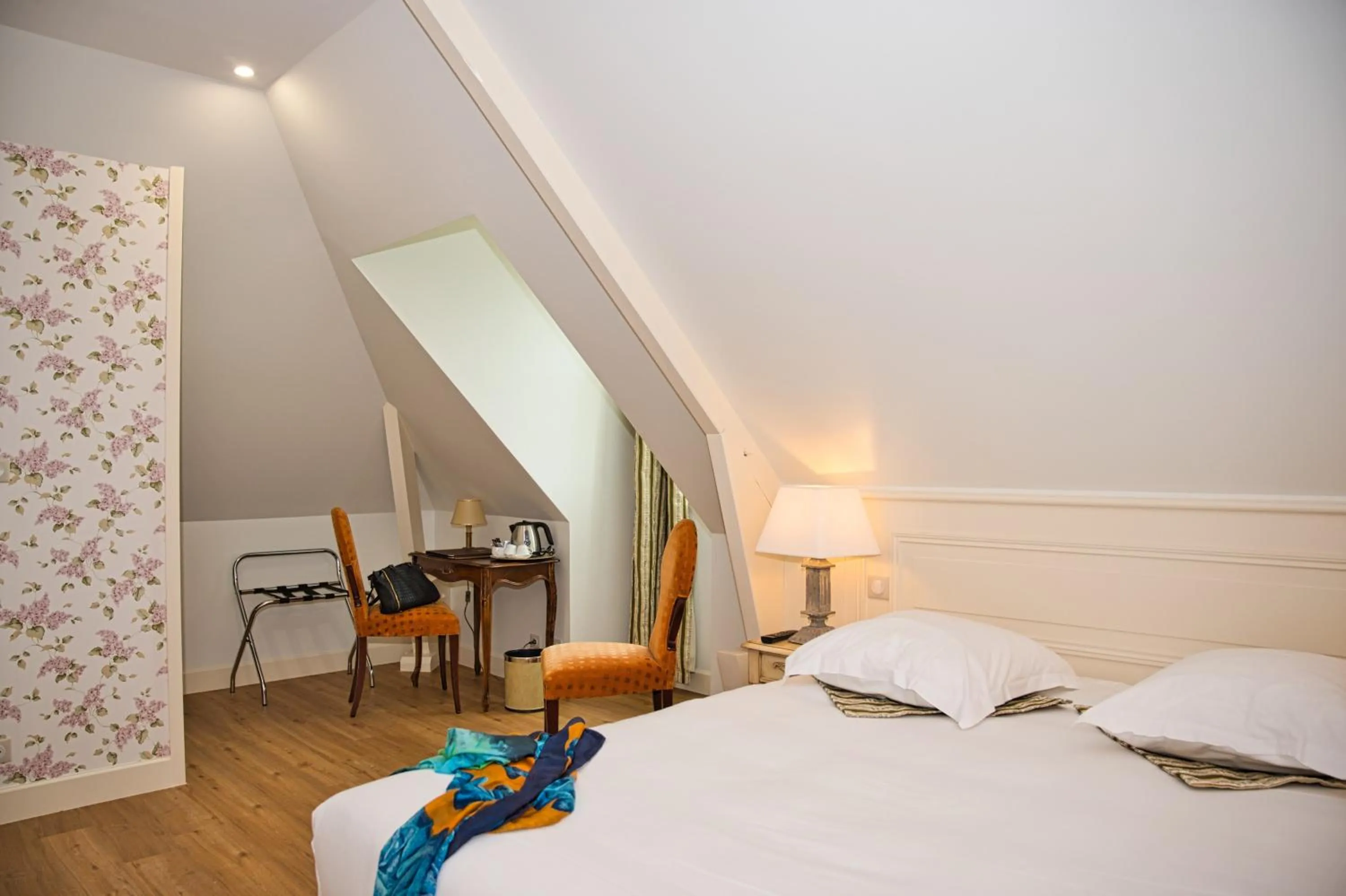 Bedroom, Bed in Chateau de la Rozelle