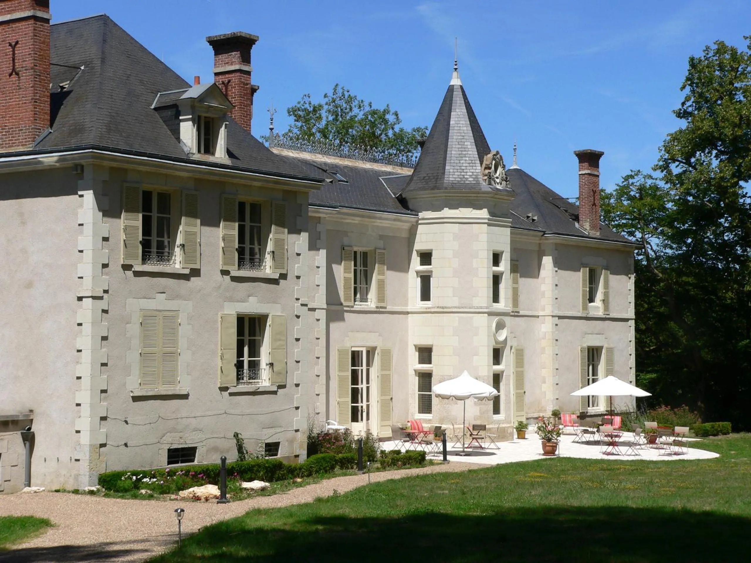 Facade/entrance in Chateau de la Rozelle