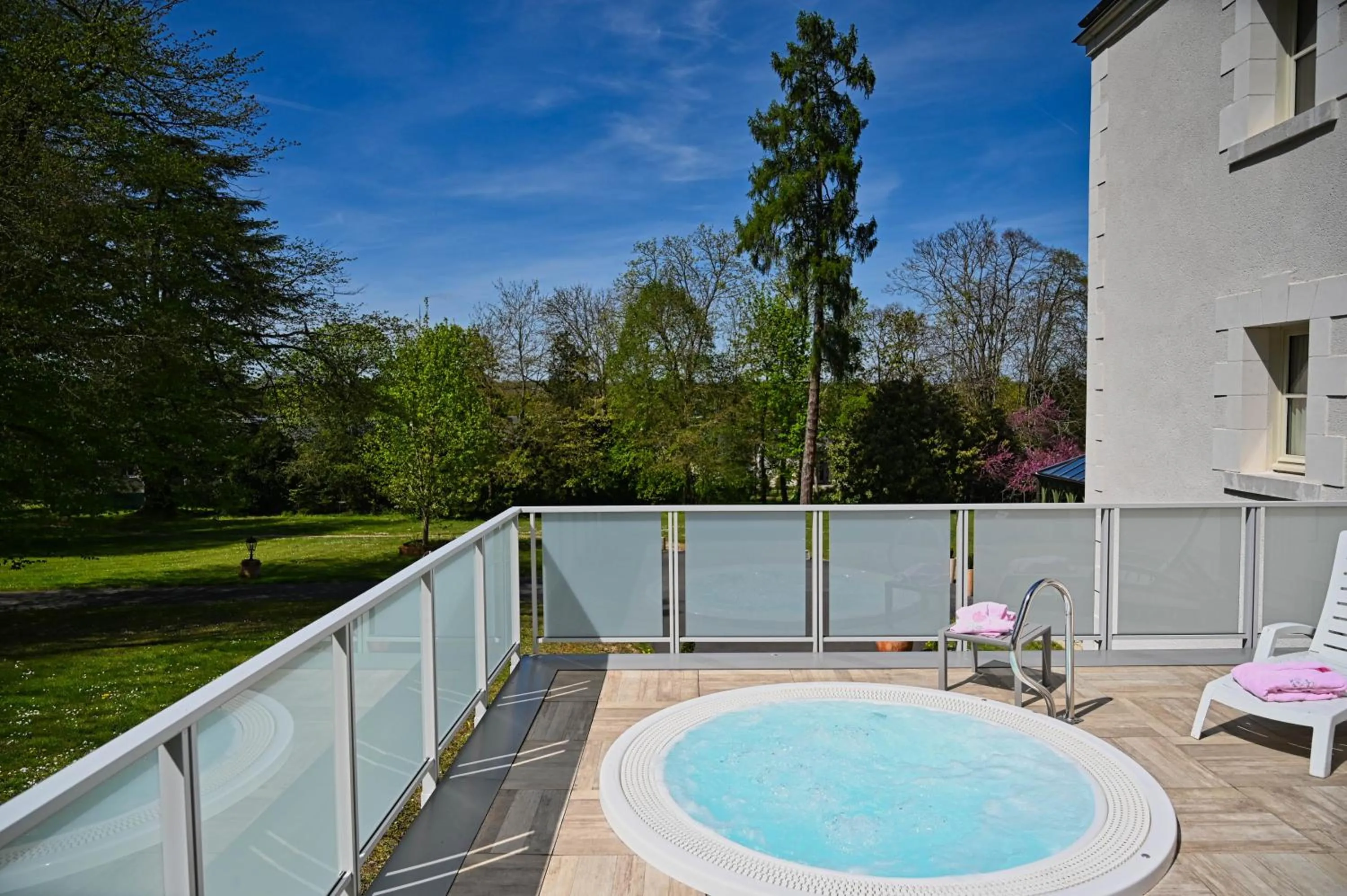 Hot Tub in Chateau de la Rozelle