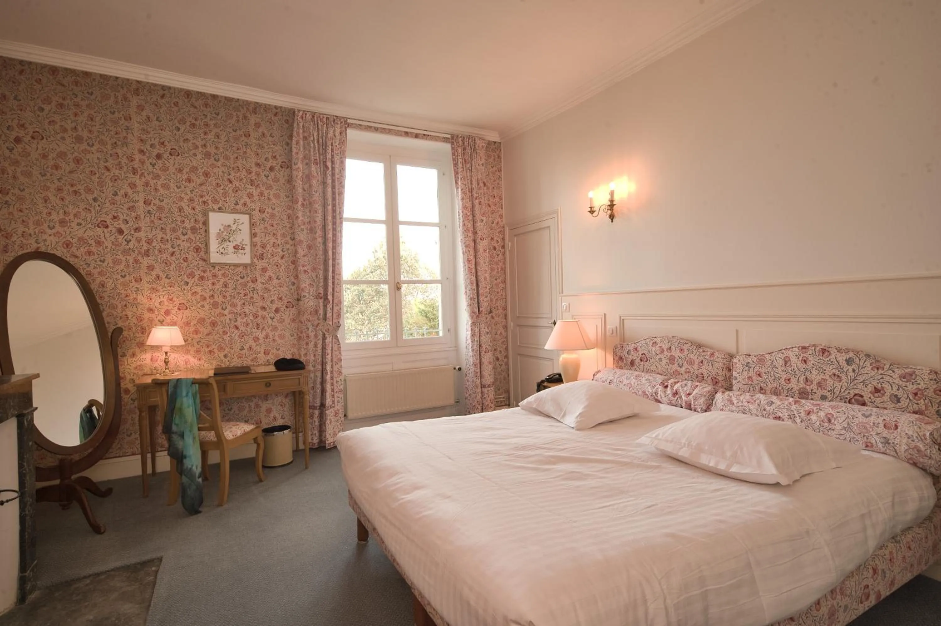 Bedroom, Bed in Chateau de la Rozelle