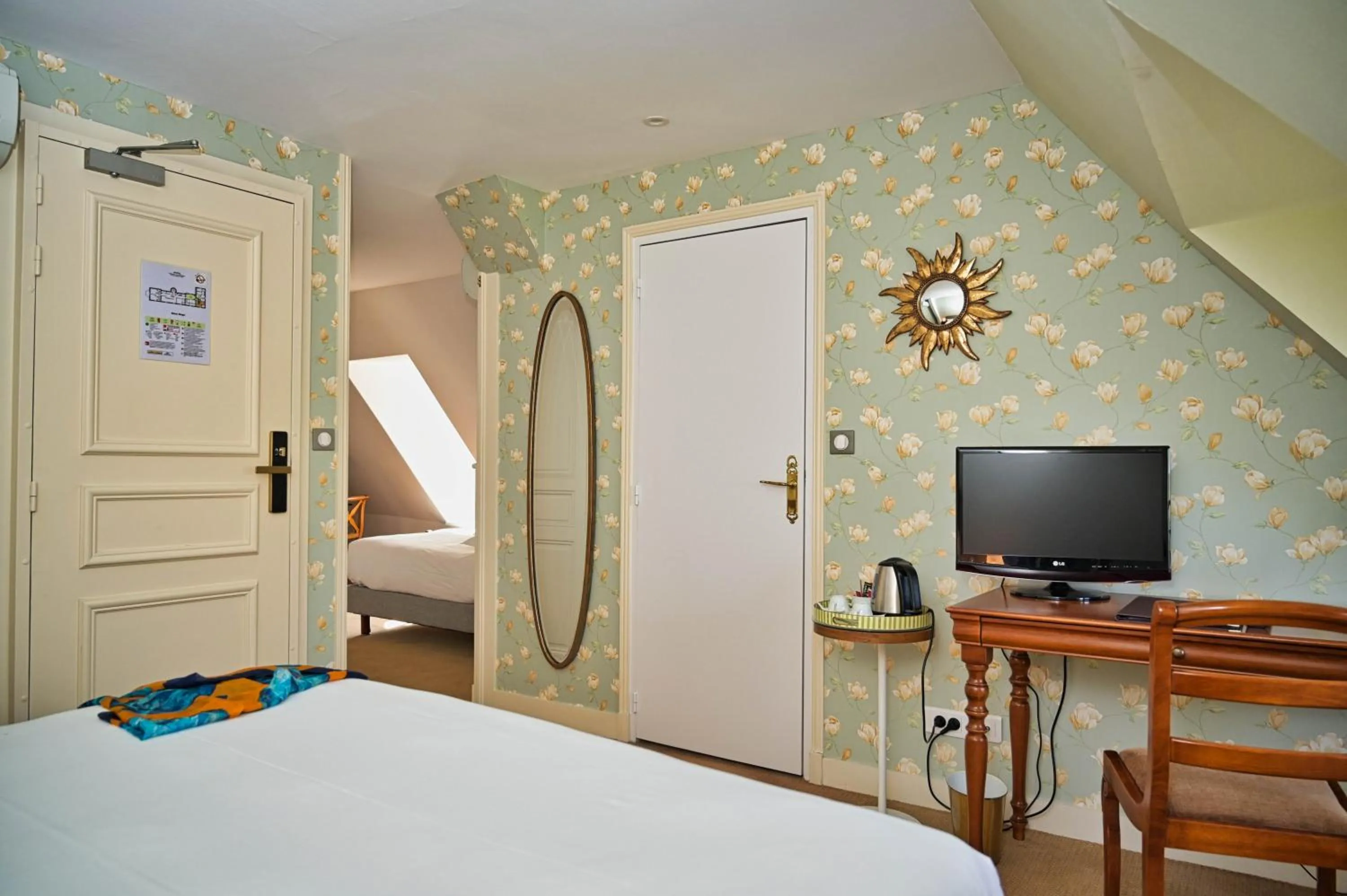 Photo of the whole room, Bed in Chateau de la Rozelle