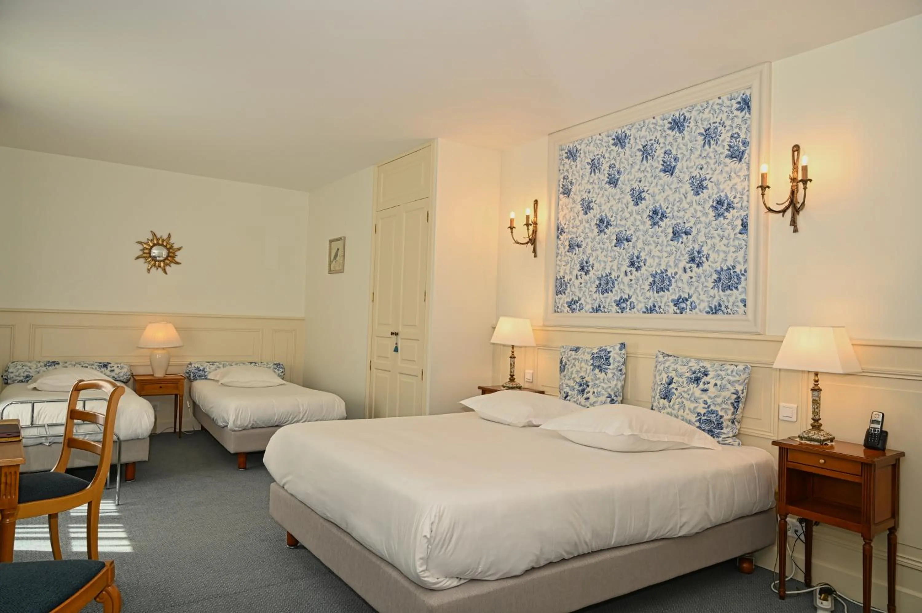 Photo of the whole room, Bed in Chateau de la Rozelle