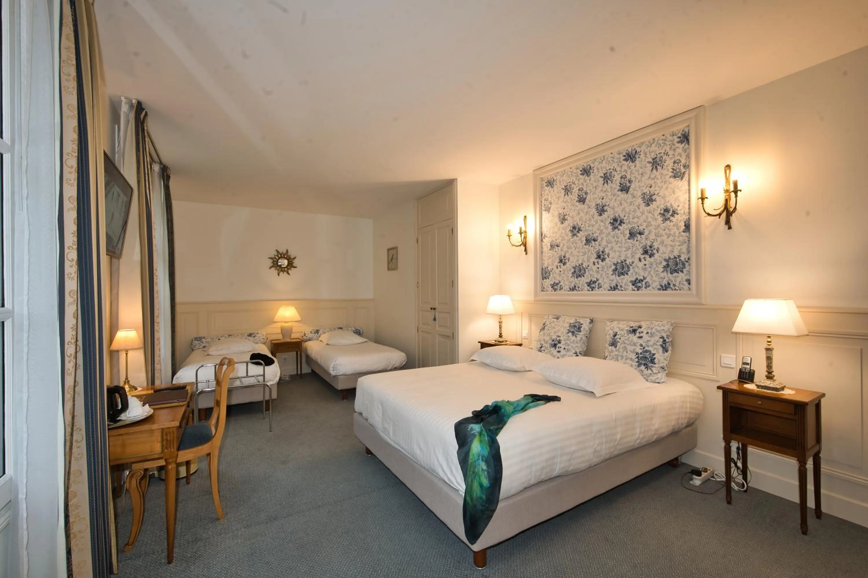 Bedroom, Bed in Chateau de la Rozelle