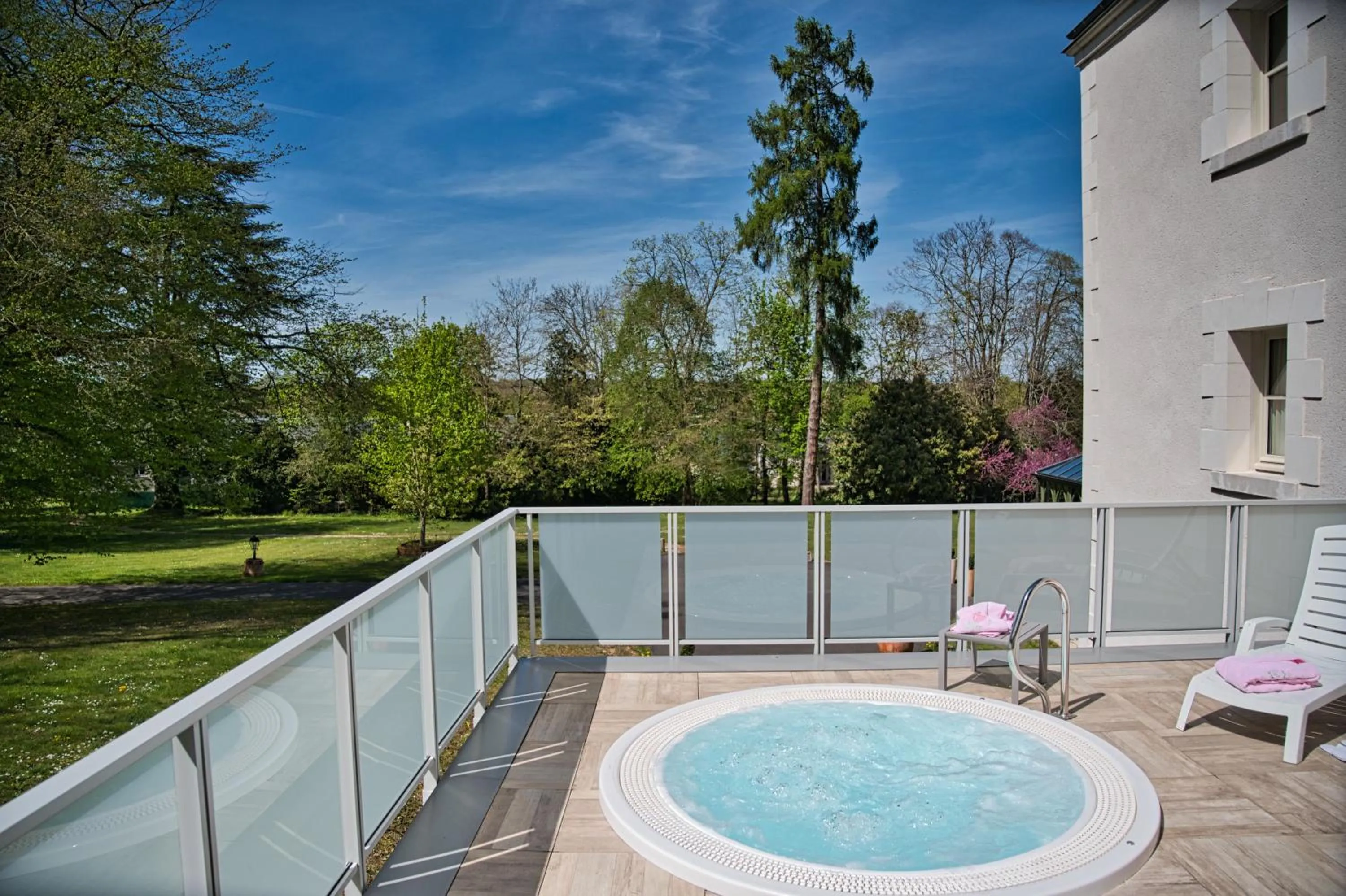 Hot Tub in Chateau de la Rozelle