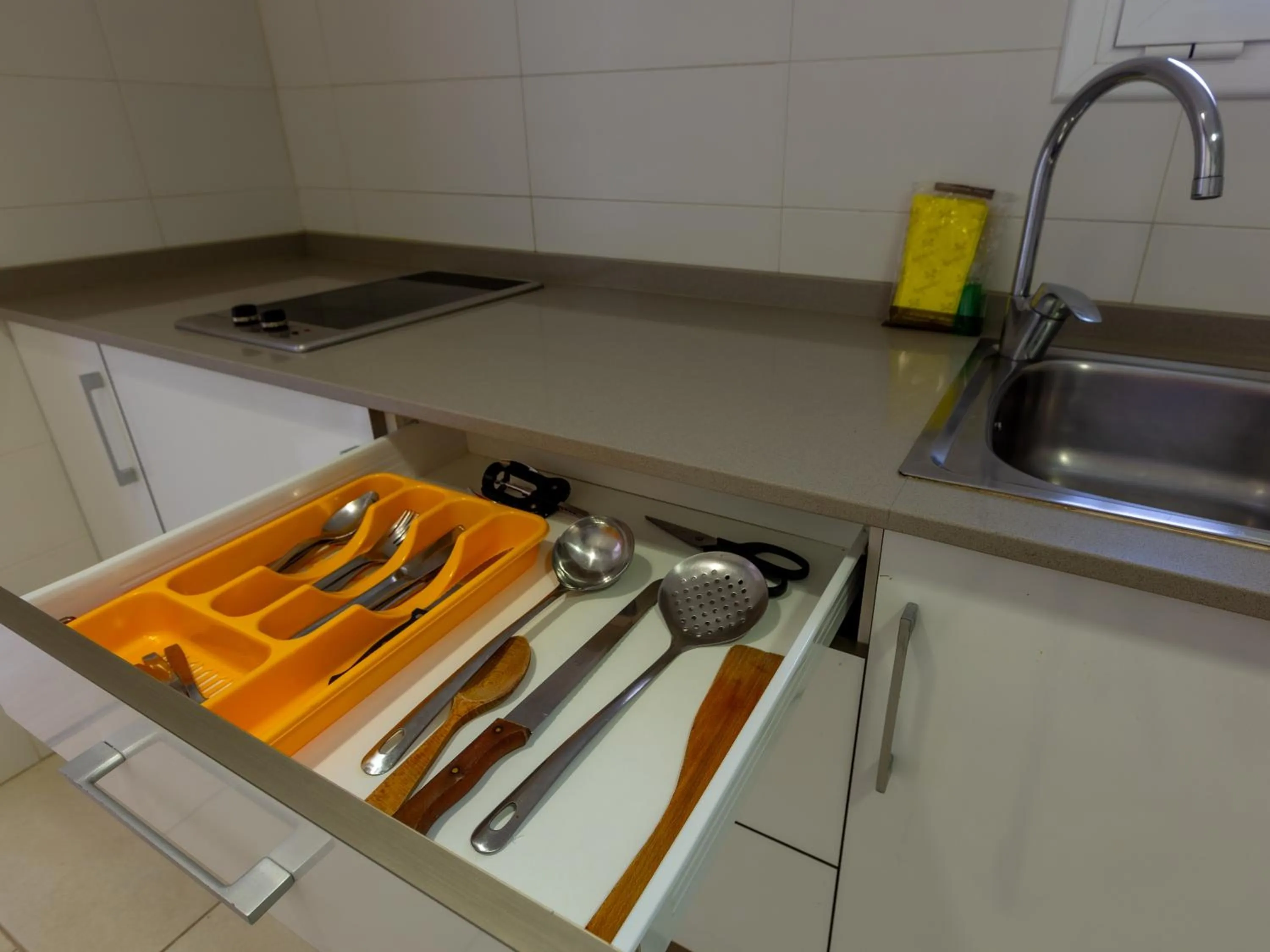 kitchen in Apartamentos Sunway San Jorge