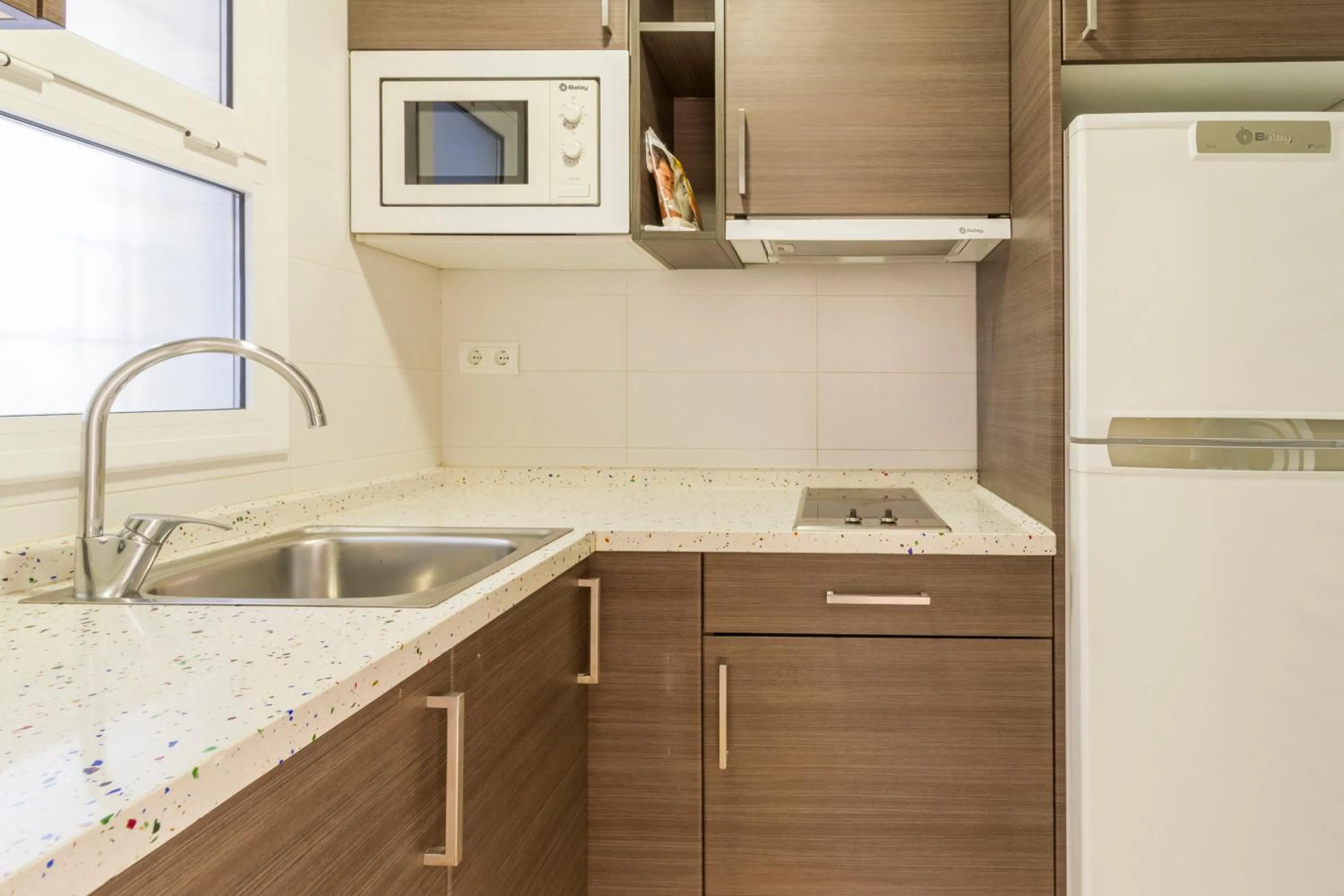 Kitchen or kitchenette in Apartamentos Sunway San Jorge