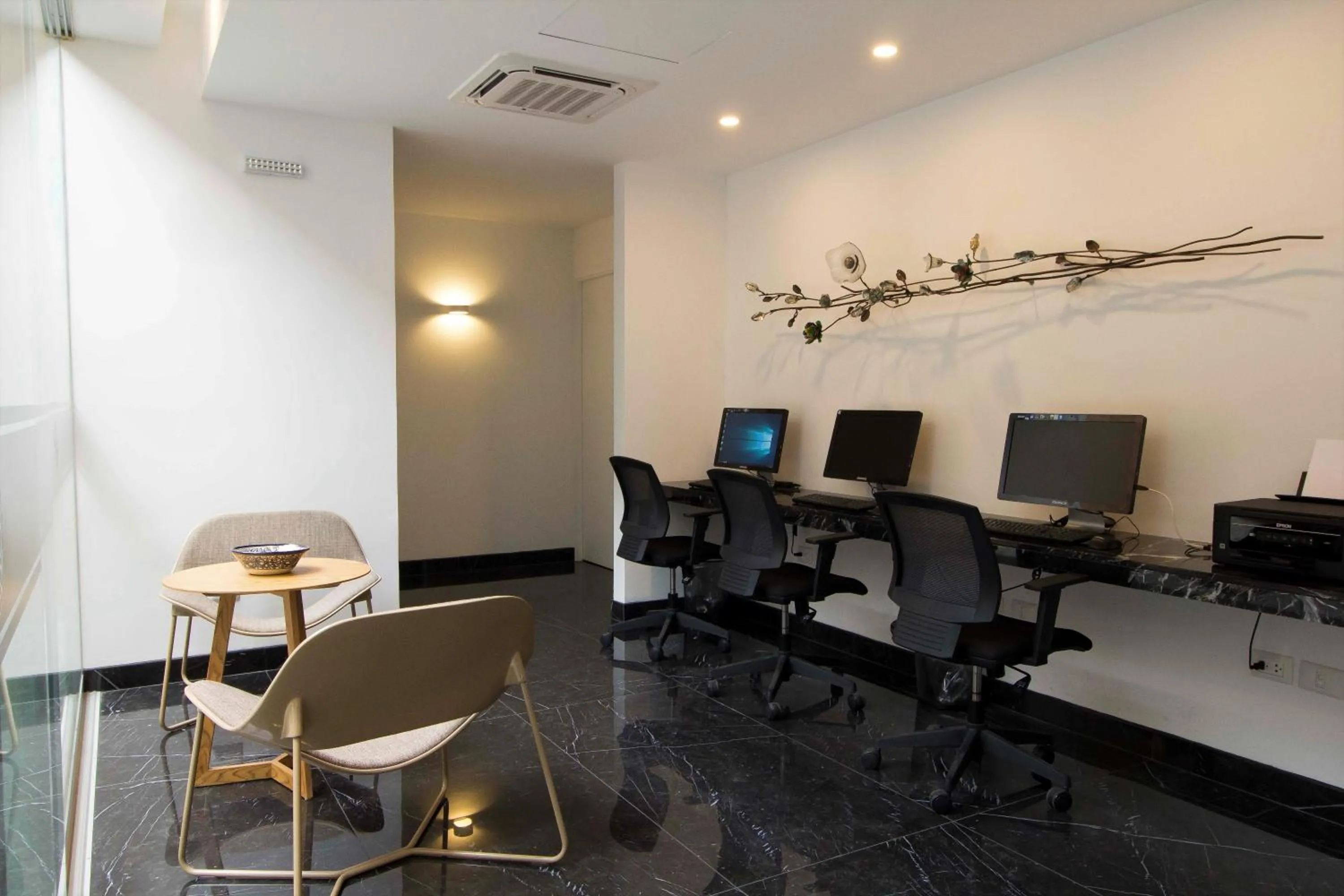 Business facilities in Tierra Viva Miraflores Mendiburu