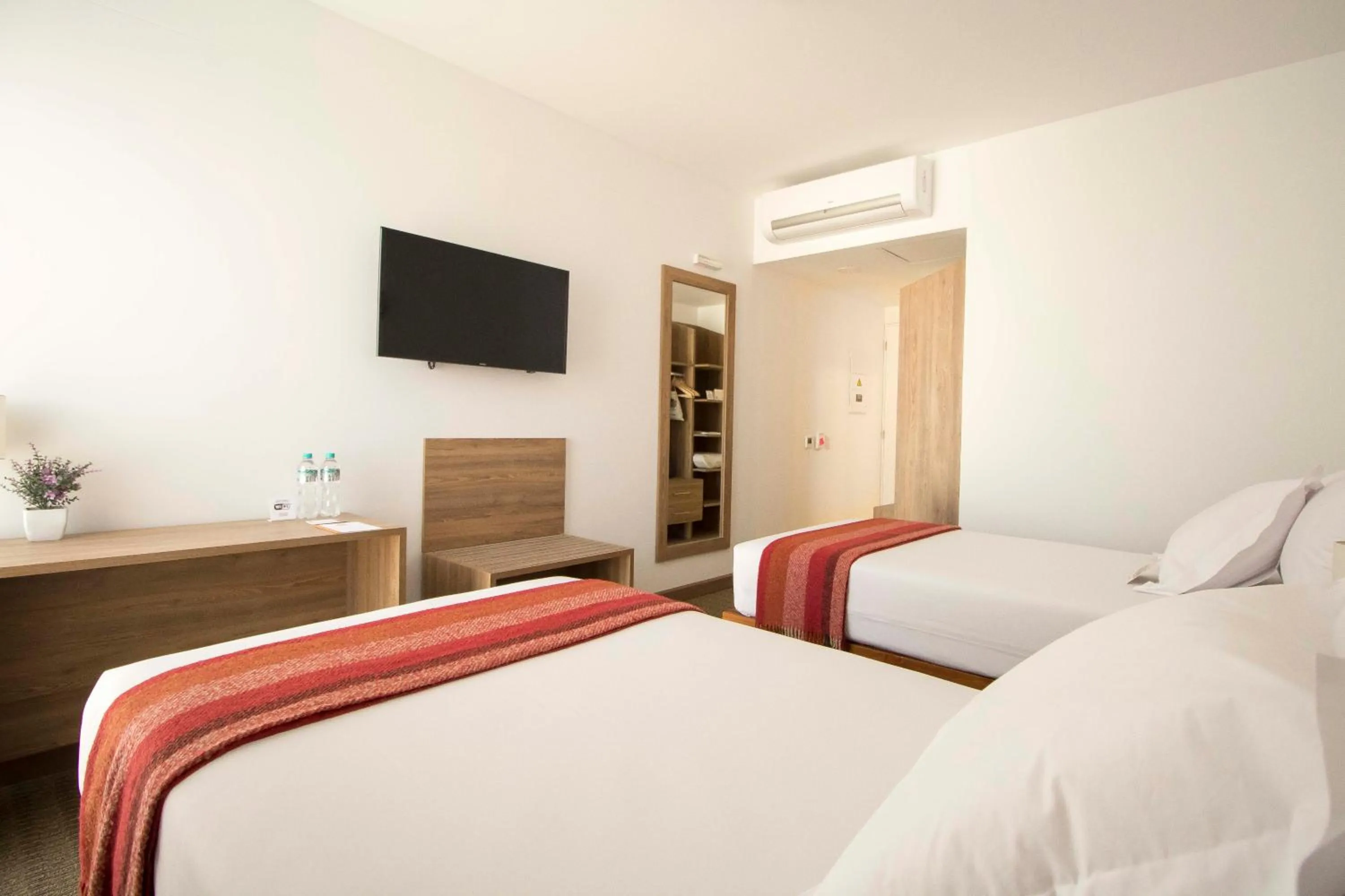 Bedroom, Bed in Tierra Viva Miraflores Mendiburu