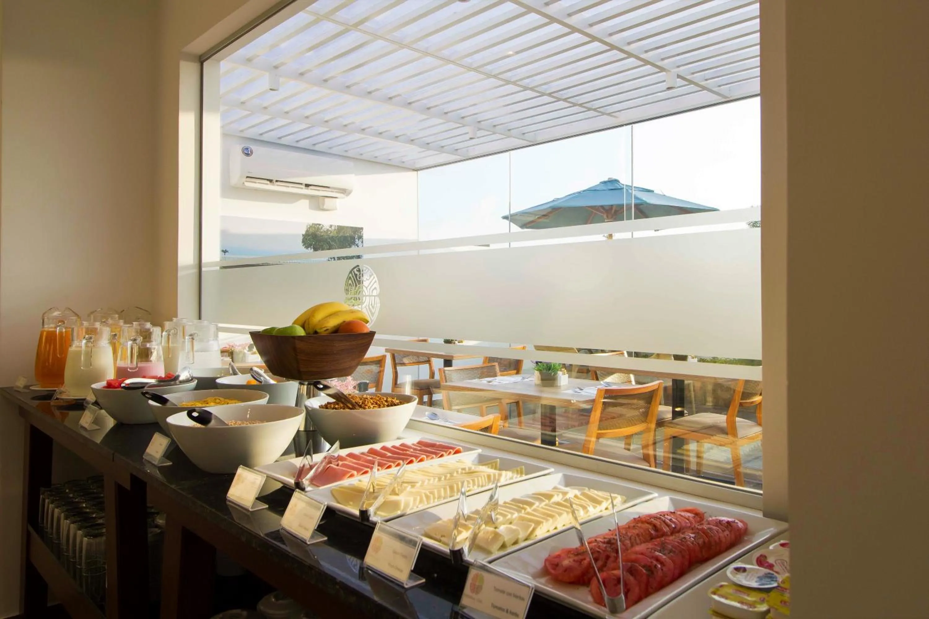 Buffet breakfast in Tierra Viva Miraflores Mendiburu