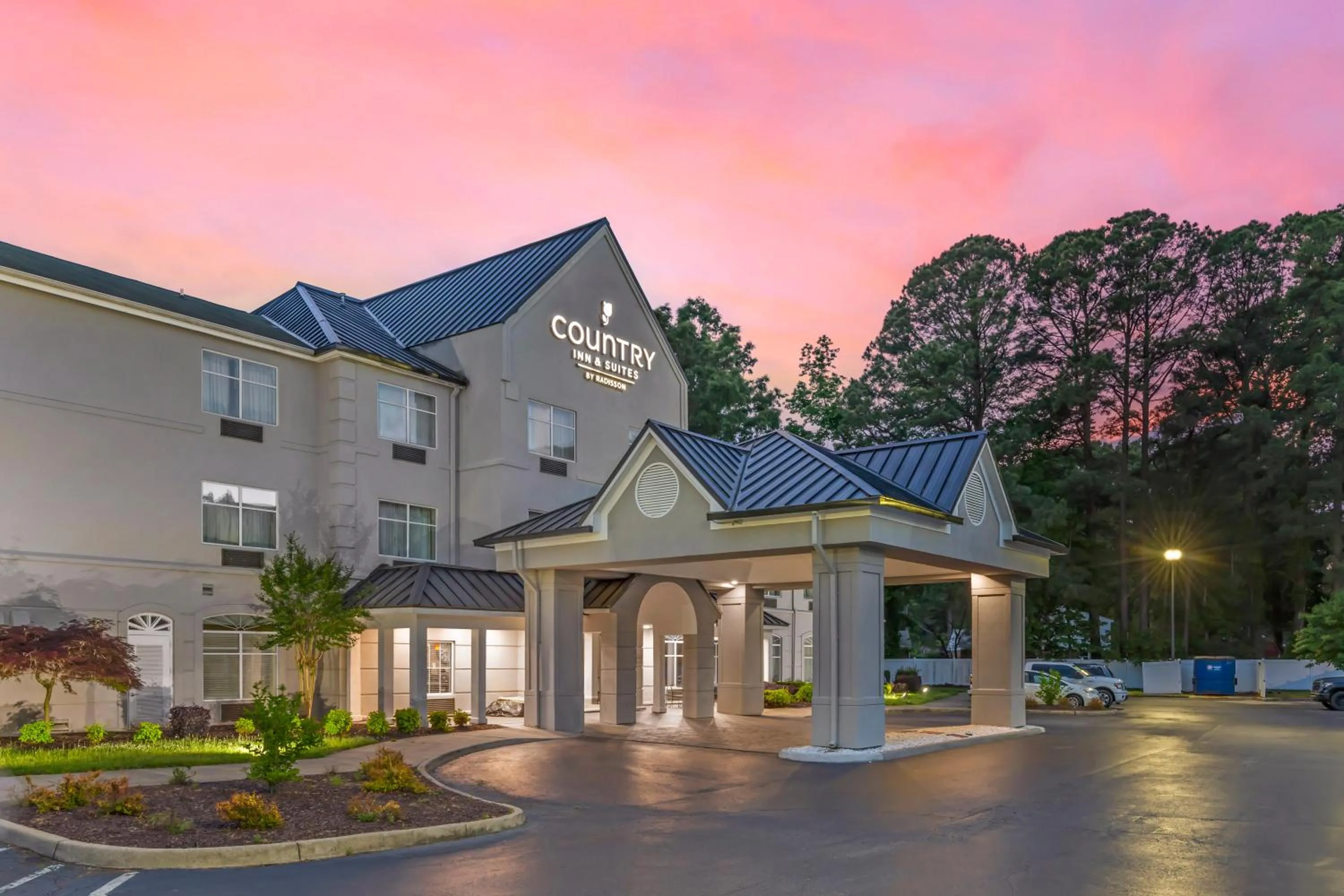 Property building in Country Inn & Suites by Radisson, Newport News South, VA