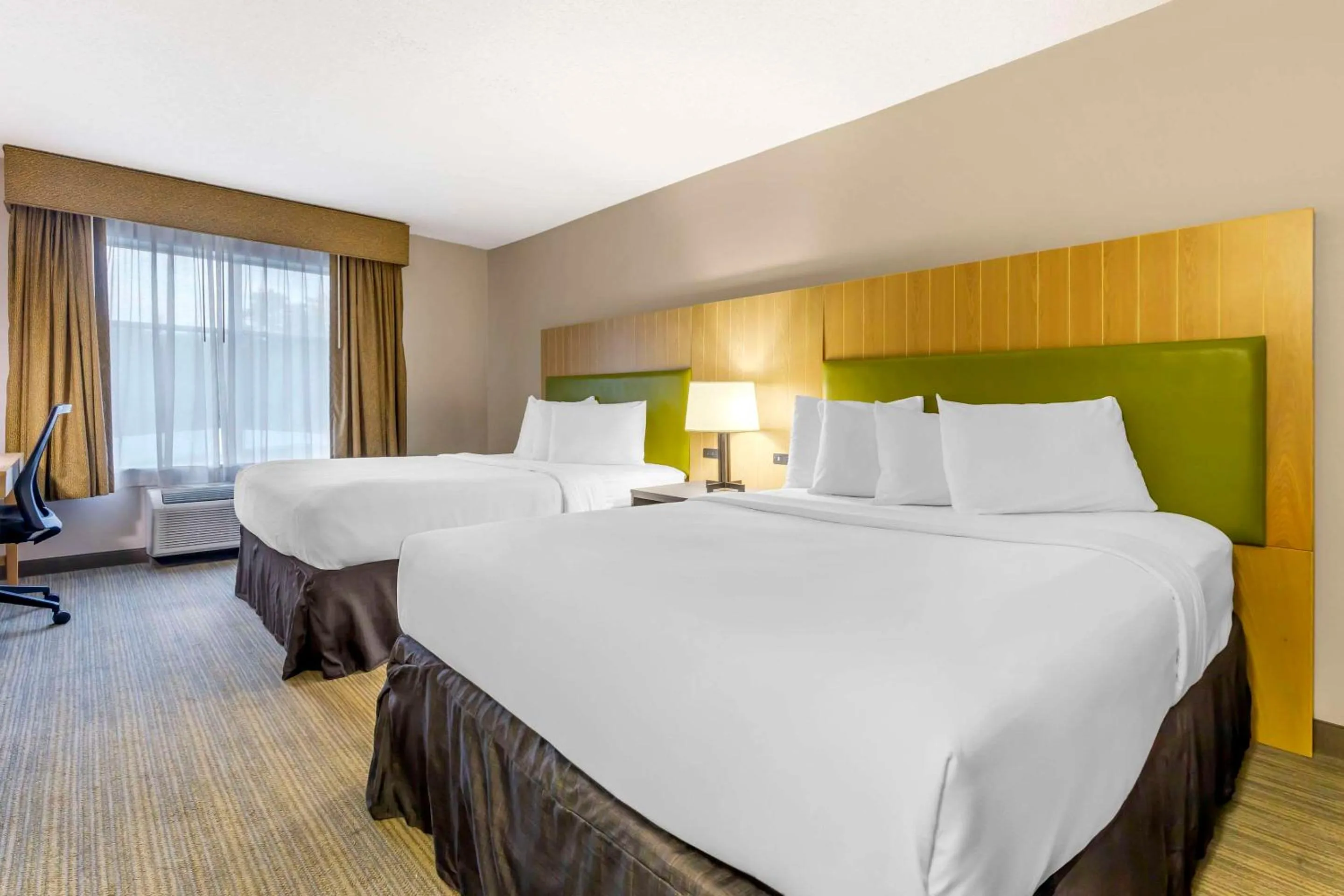 Bedroom, Bed in Country Inn & Suites by Radisson, Newport News South, VA