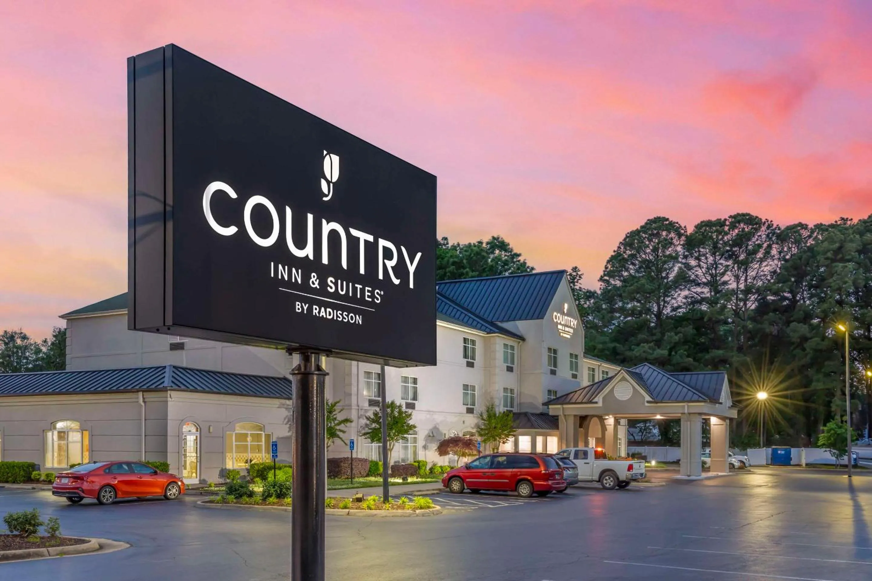Property building in Country Inn & Suites by Radisson, Newport News South, VA