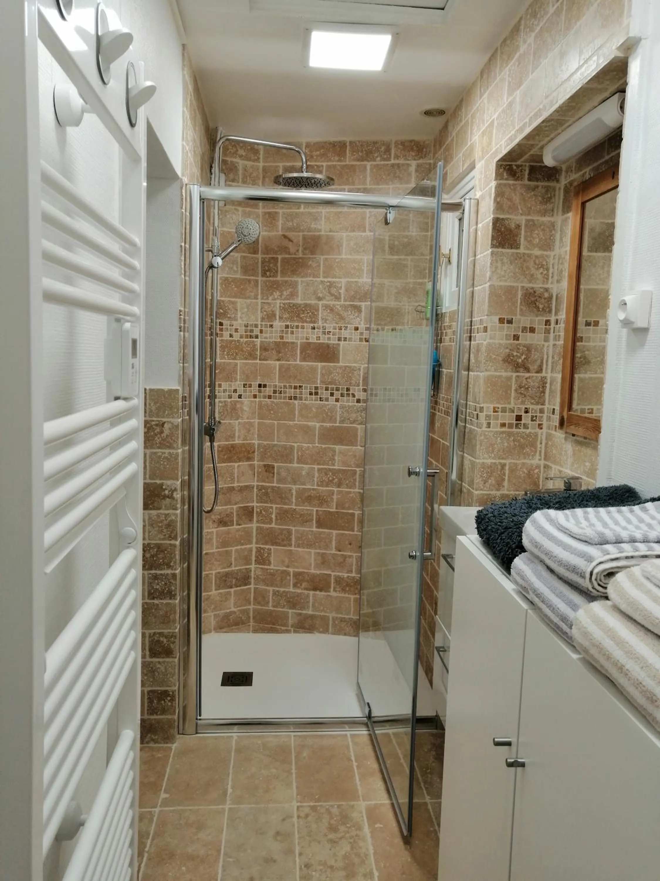 Shower in La Petite Charnasserie