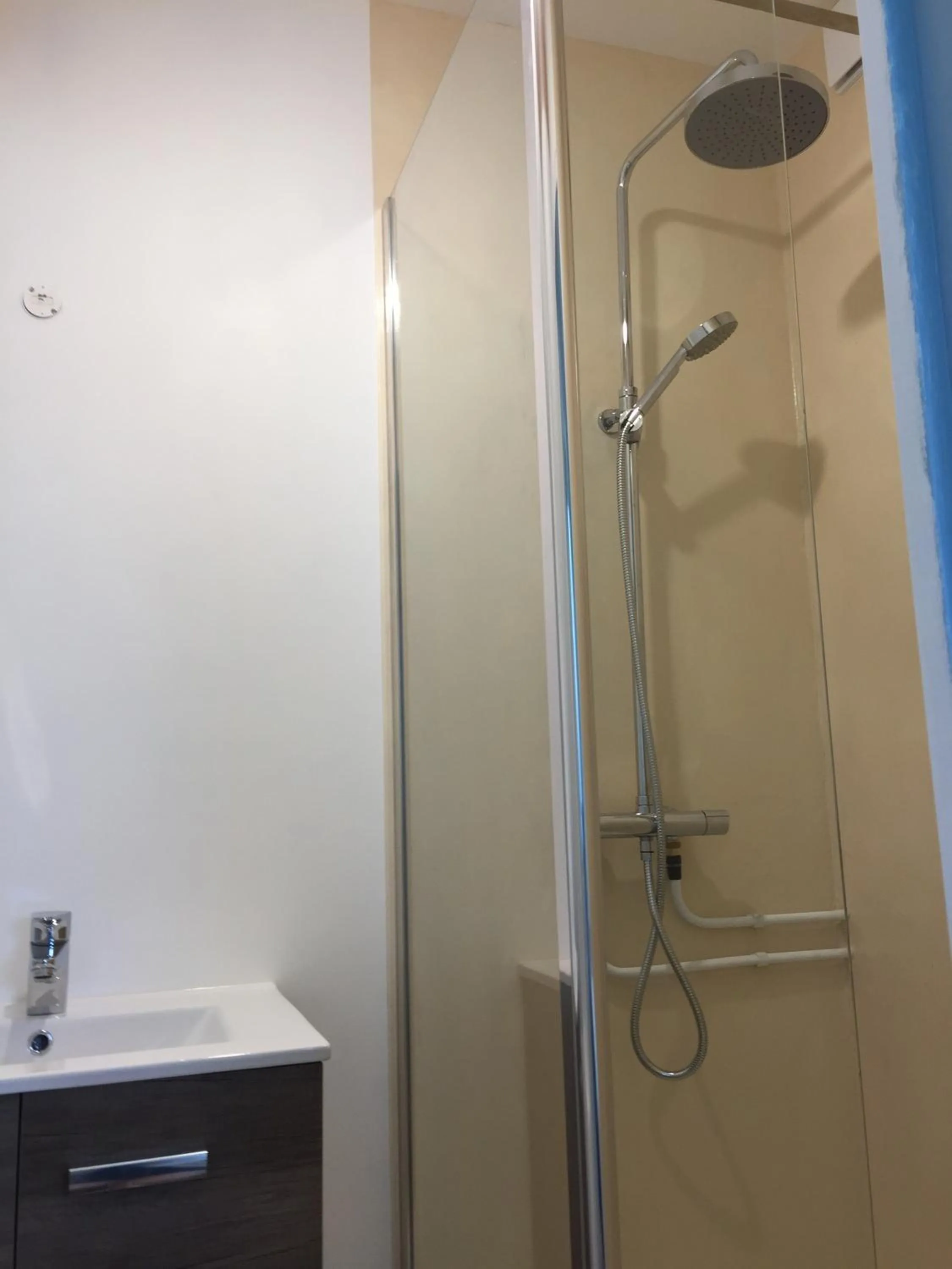 Shower in La Petite Charnasserie