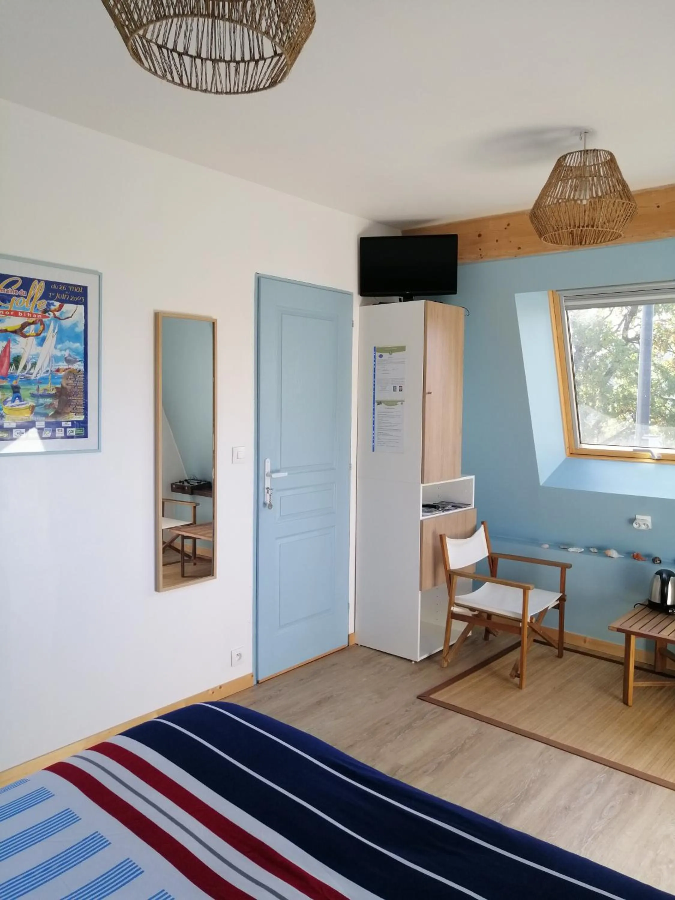 Photo of the whole room, Bed in La Petite Charnasserie