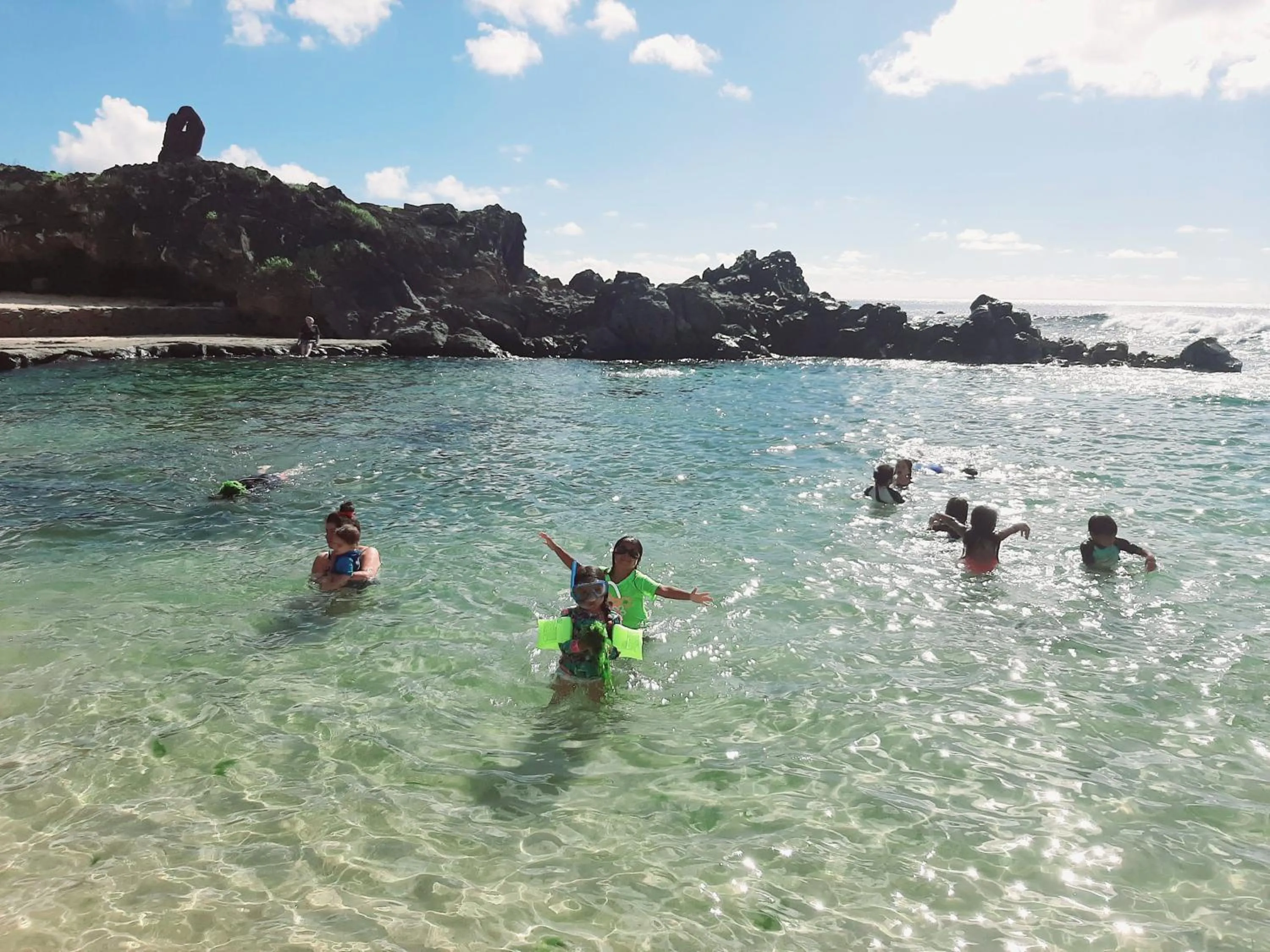 children in Cabañas Te Maori