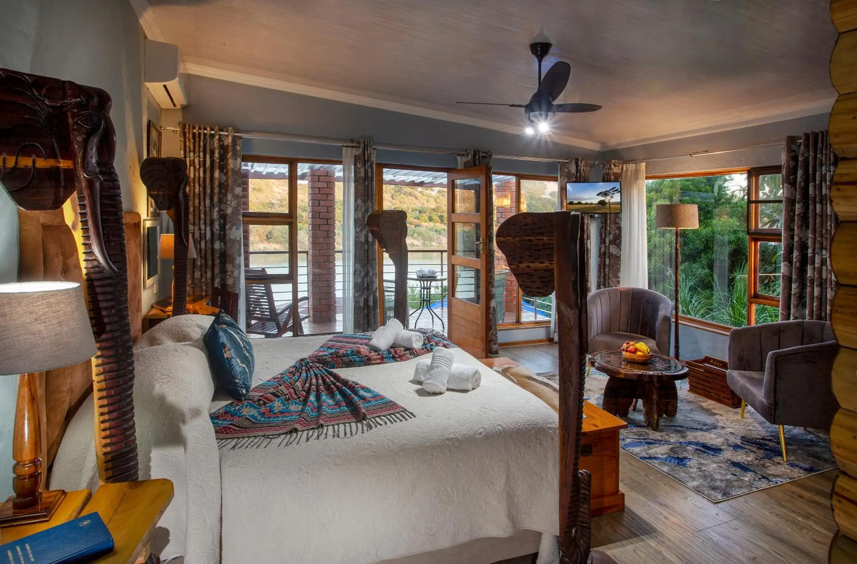 Superior Suite with Balcony and River View - single occupancy - King in Dungbeetle River Lodge Superior Suite with Balcony and River View - single occupancy - King in Dungbeetle River Lodge