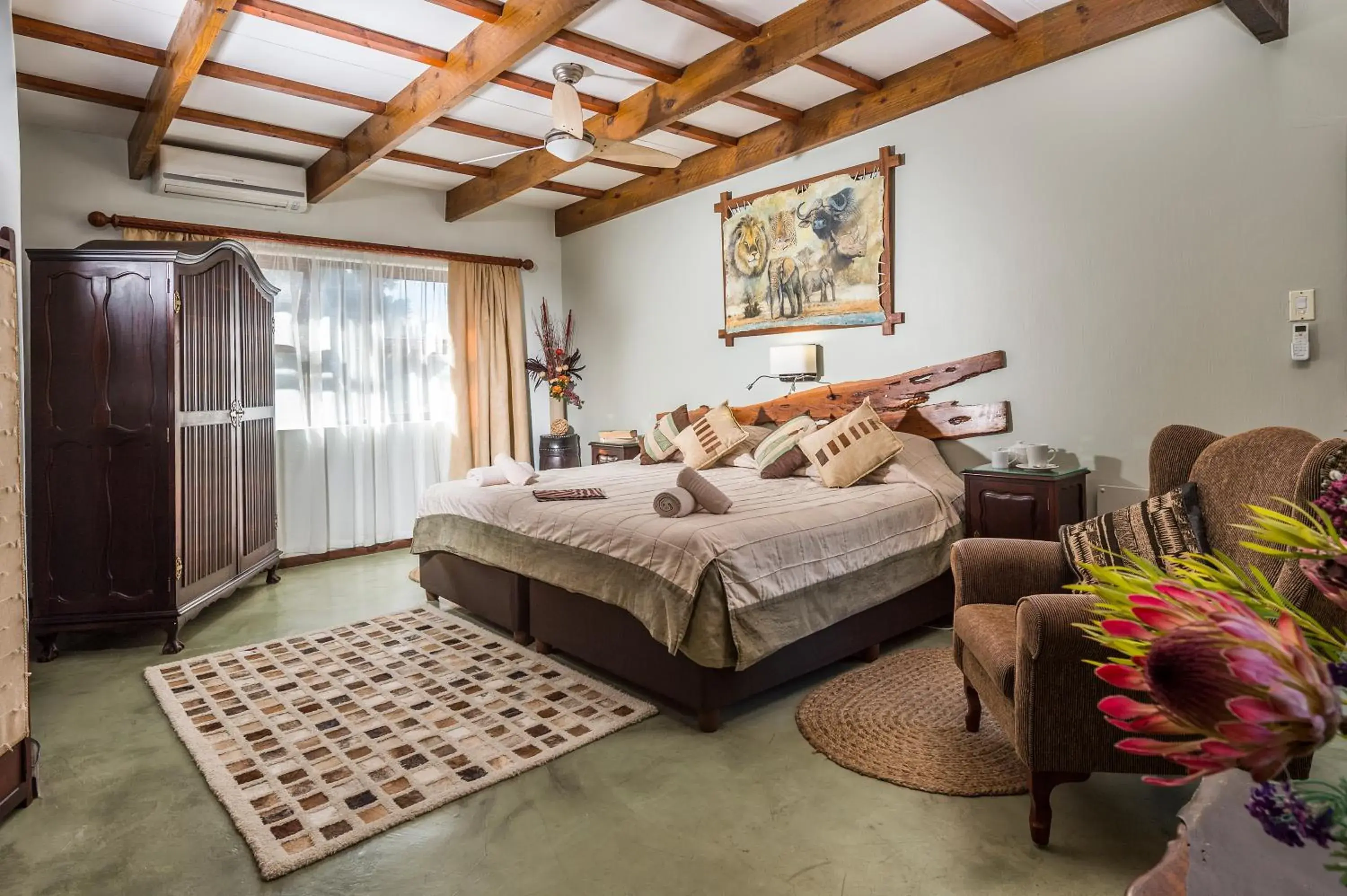 Deluxe Suite - single occupancy - Big 5 in Dungbeetle River Lodge Deluxe Suite - single occupancy - Big 5 in Dungbeetle River Lodge