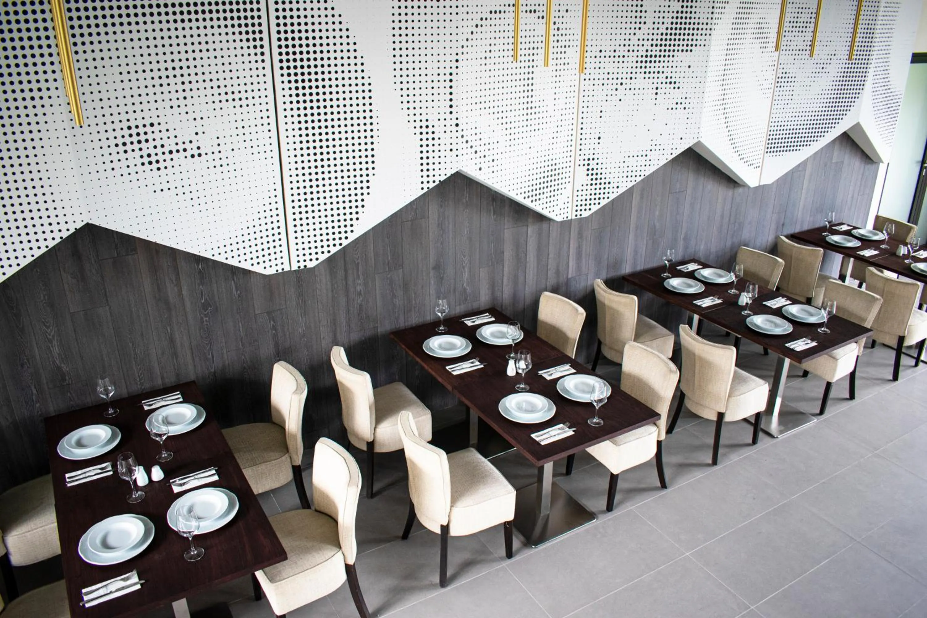 Restaurant/places to eat in Euphoria Club Hotel