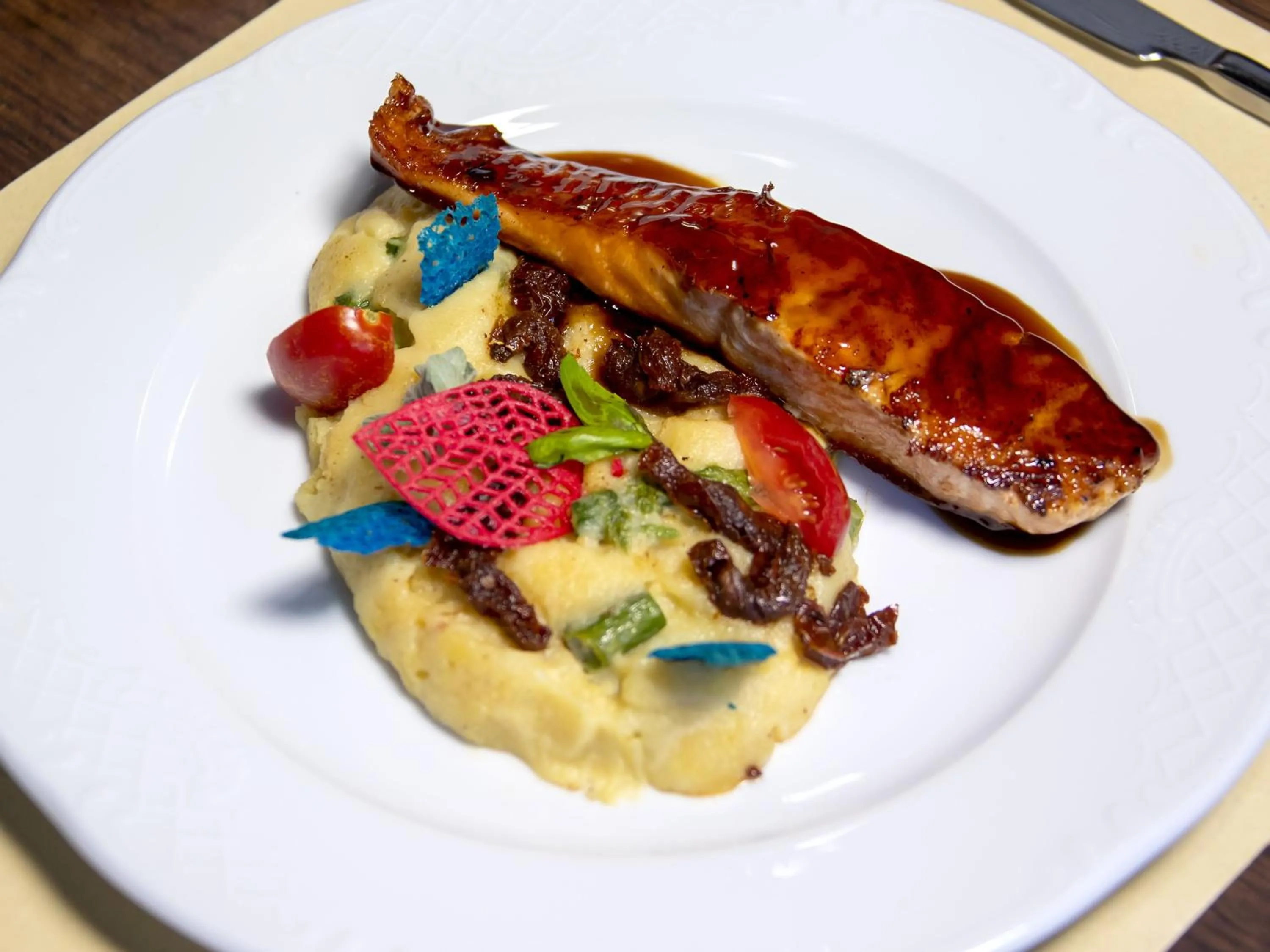 Restaurant/places to eat in Euphoria Club Hotel