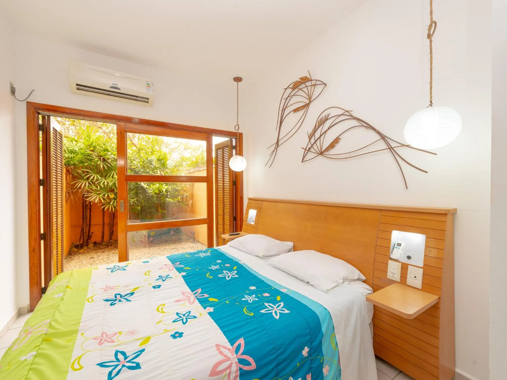 Photo of the whole room, Bed in Pousada Pé Na Areia