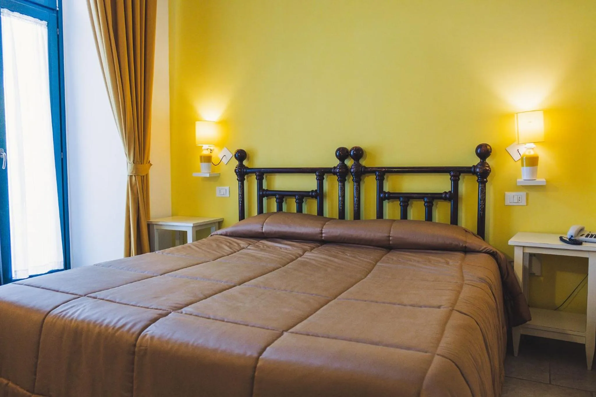 Photo of the whole room, Bed in Masseria Santa Teresa