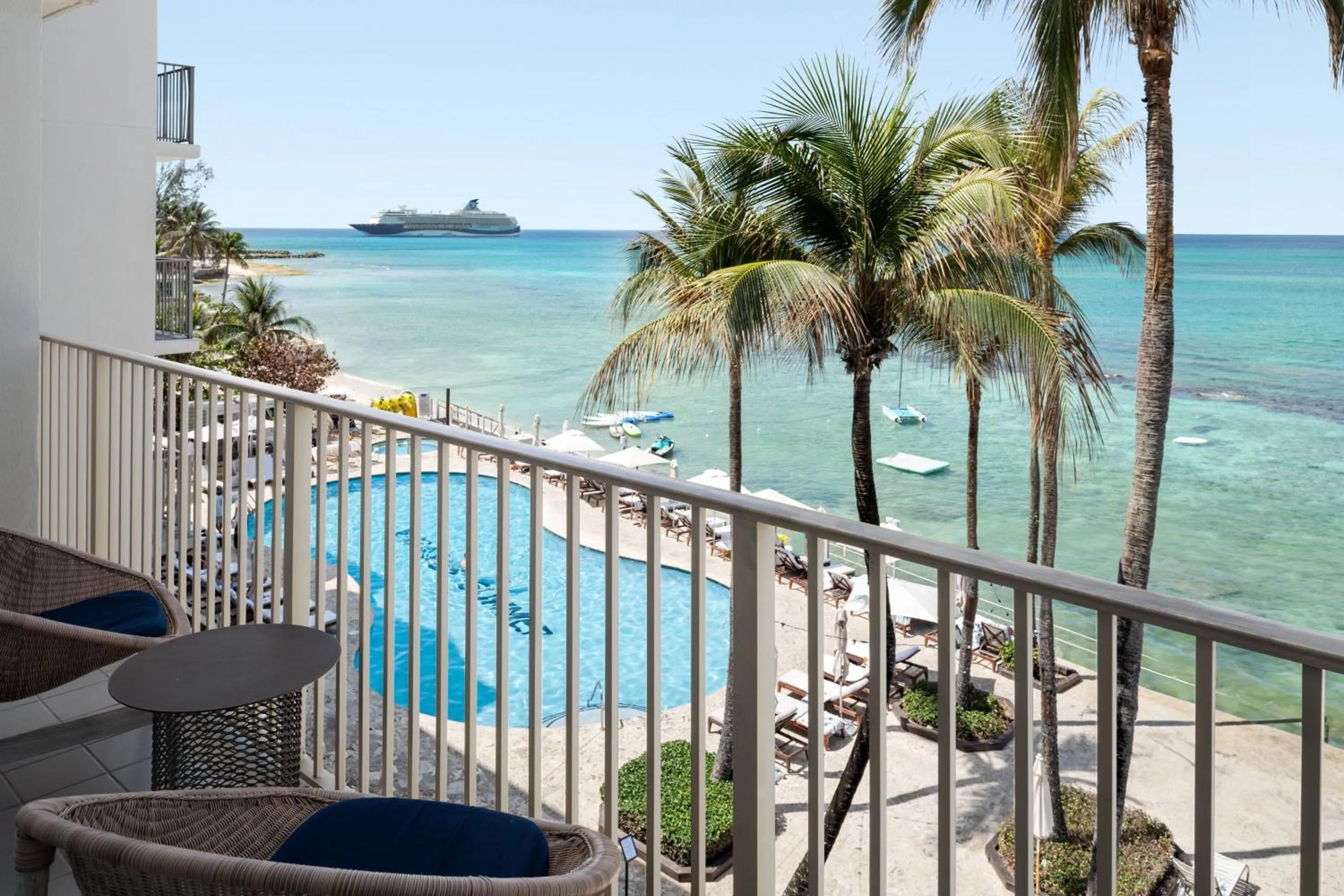Photo of the whole room in Grand Cayman Marriott Resort