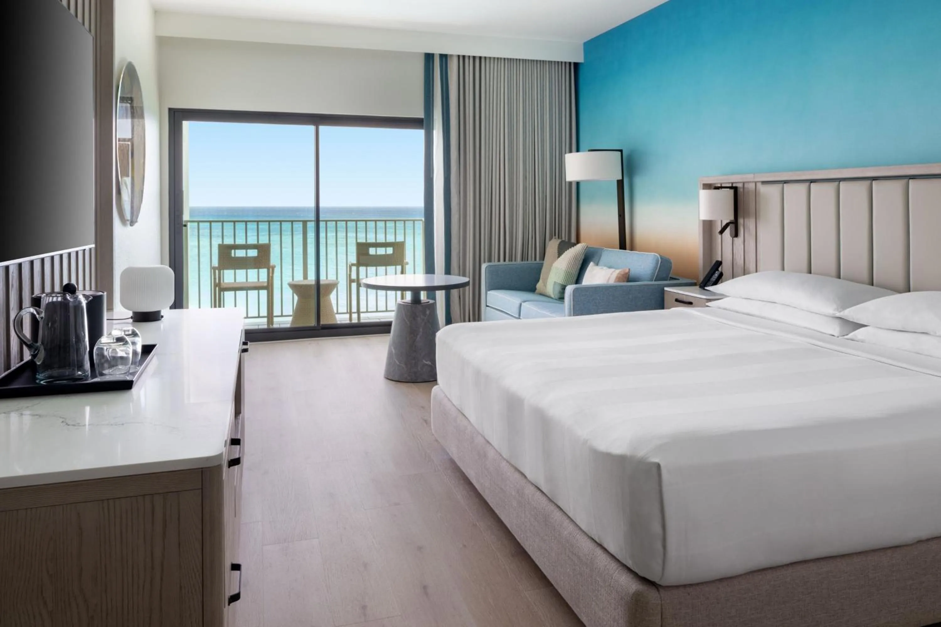 Photo of the whole room, Bed in Grand Cayman Marriott Resort