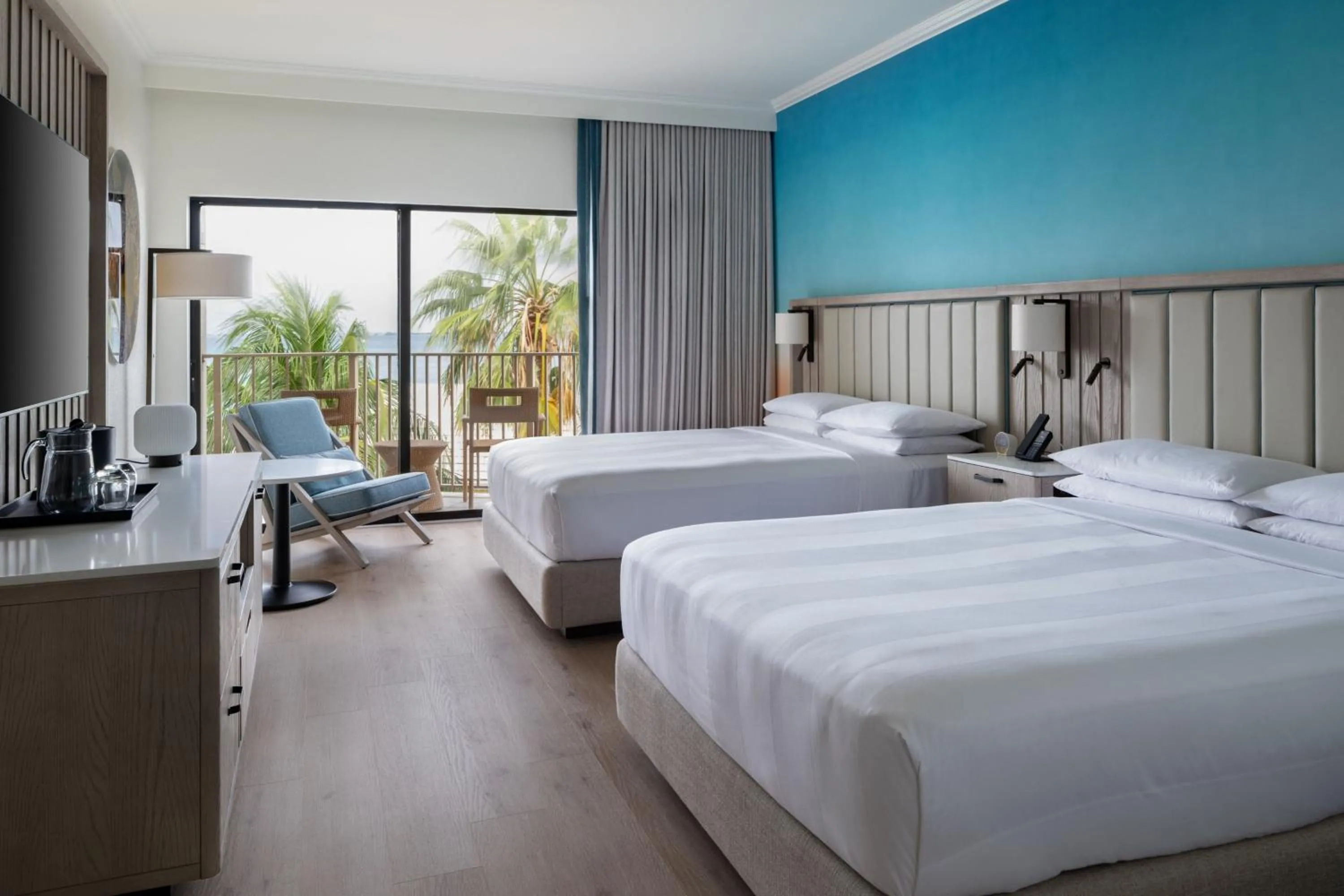 Photo of the whole room, Bed in Grand Cayman Marriott Resort